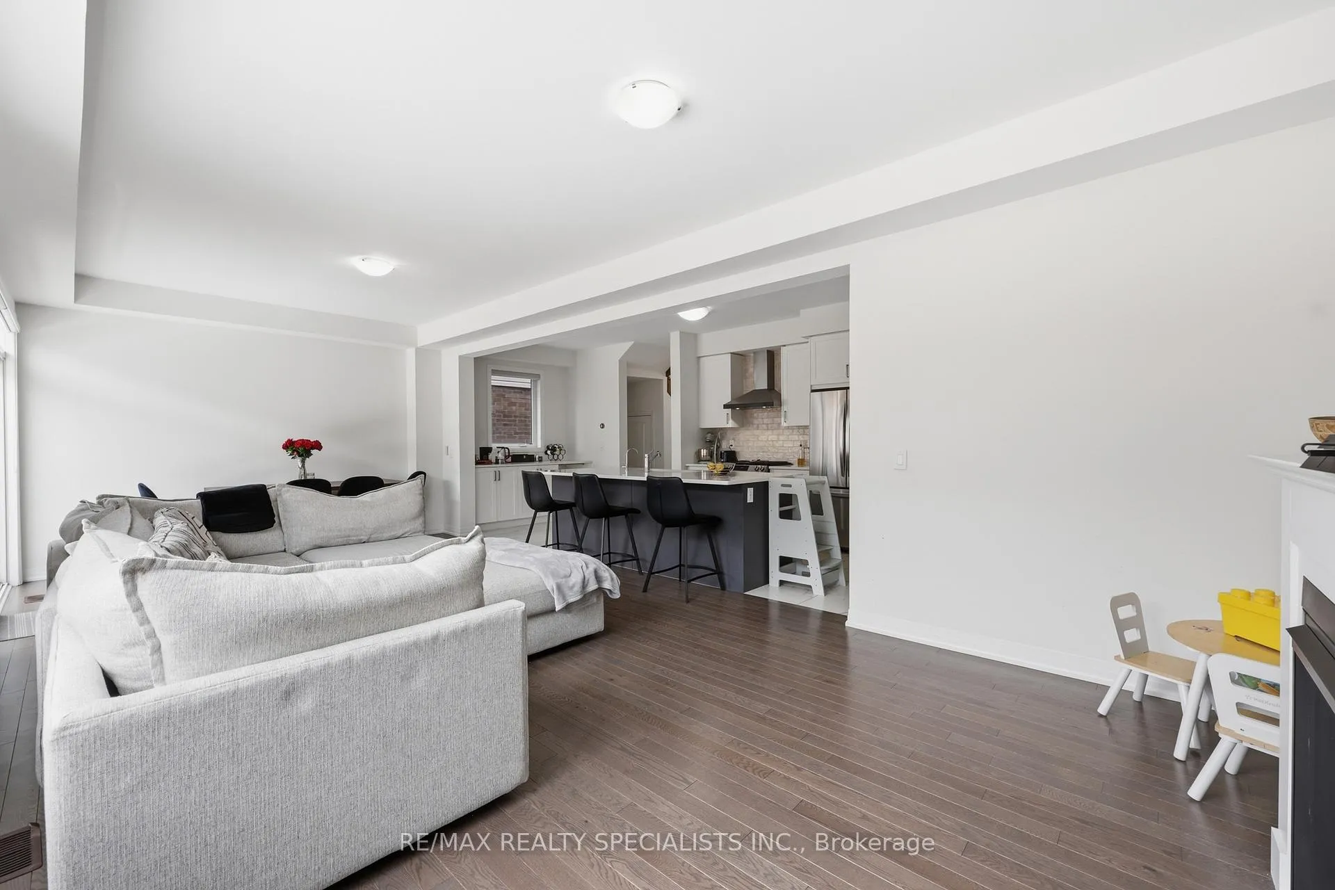 Photo 8 of 72 Yale Drive, Hamilton, Mount Hope — HOMEH