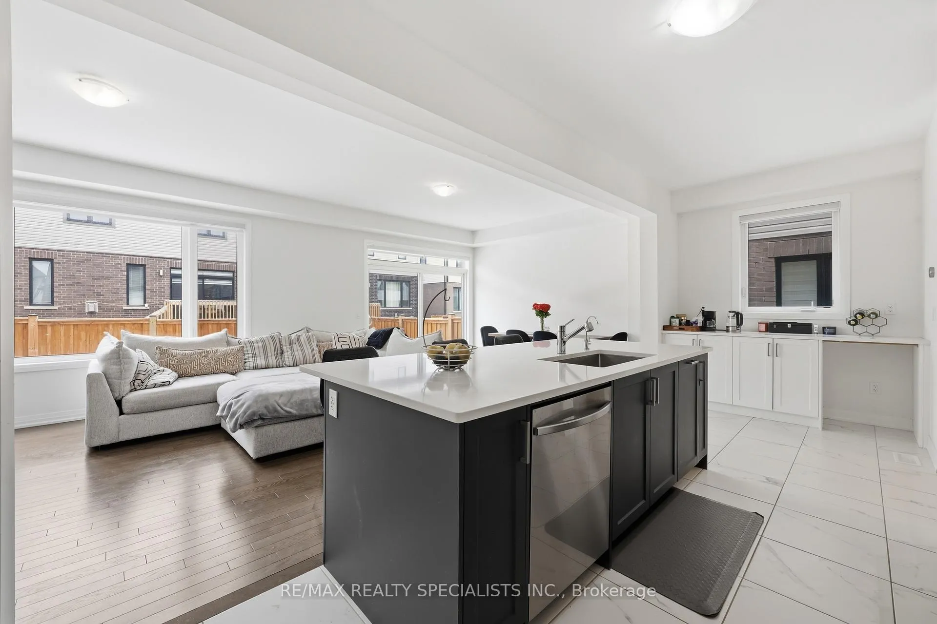 Photo 10 of 72 Yale Drive, Hamilton, Mount Hope — HOMEH