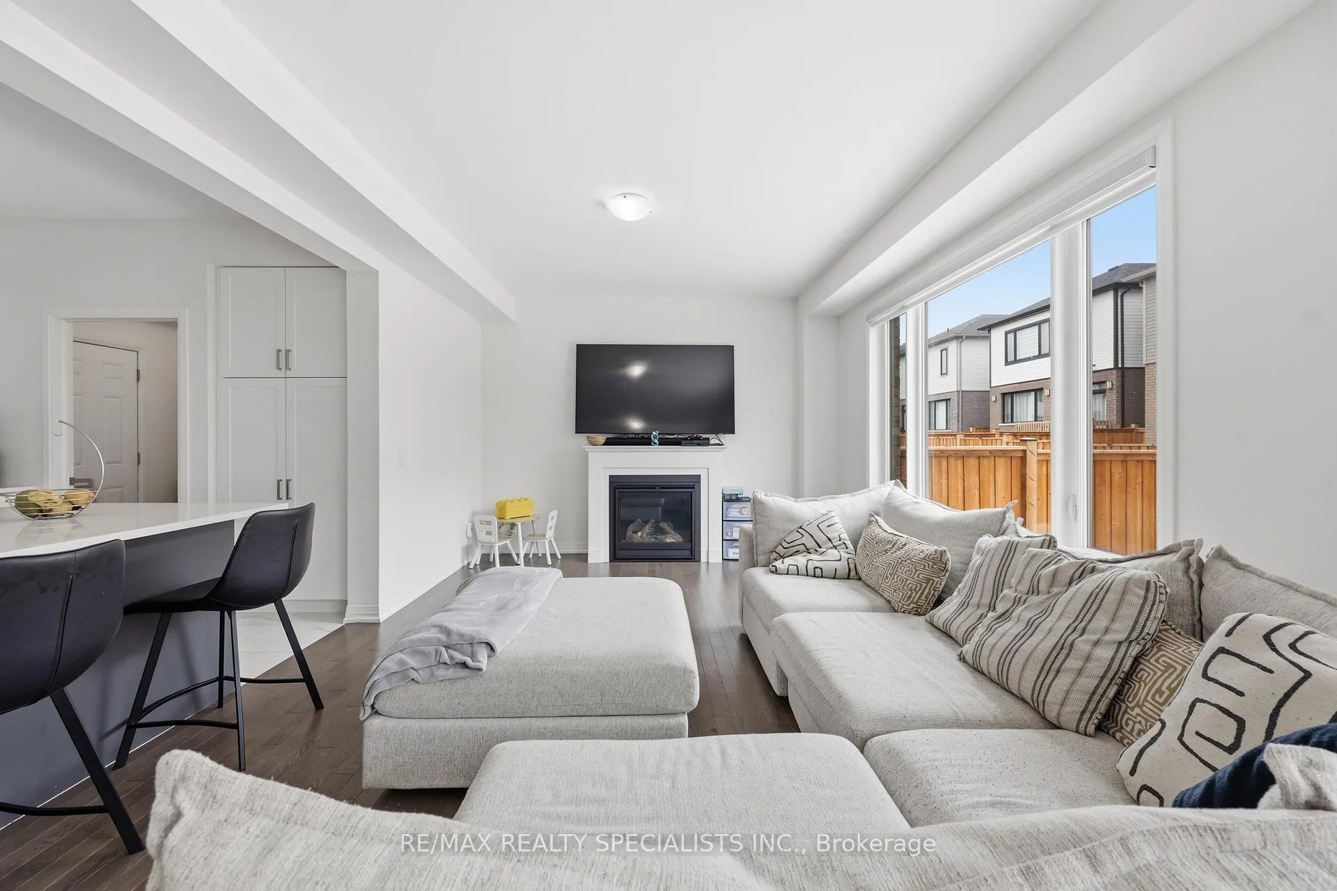 Photo 13 of 72 Yale Drive, Hamilton, Mount Hope — HOMEH