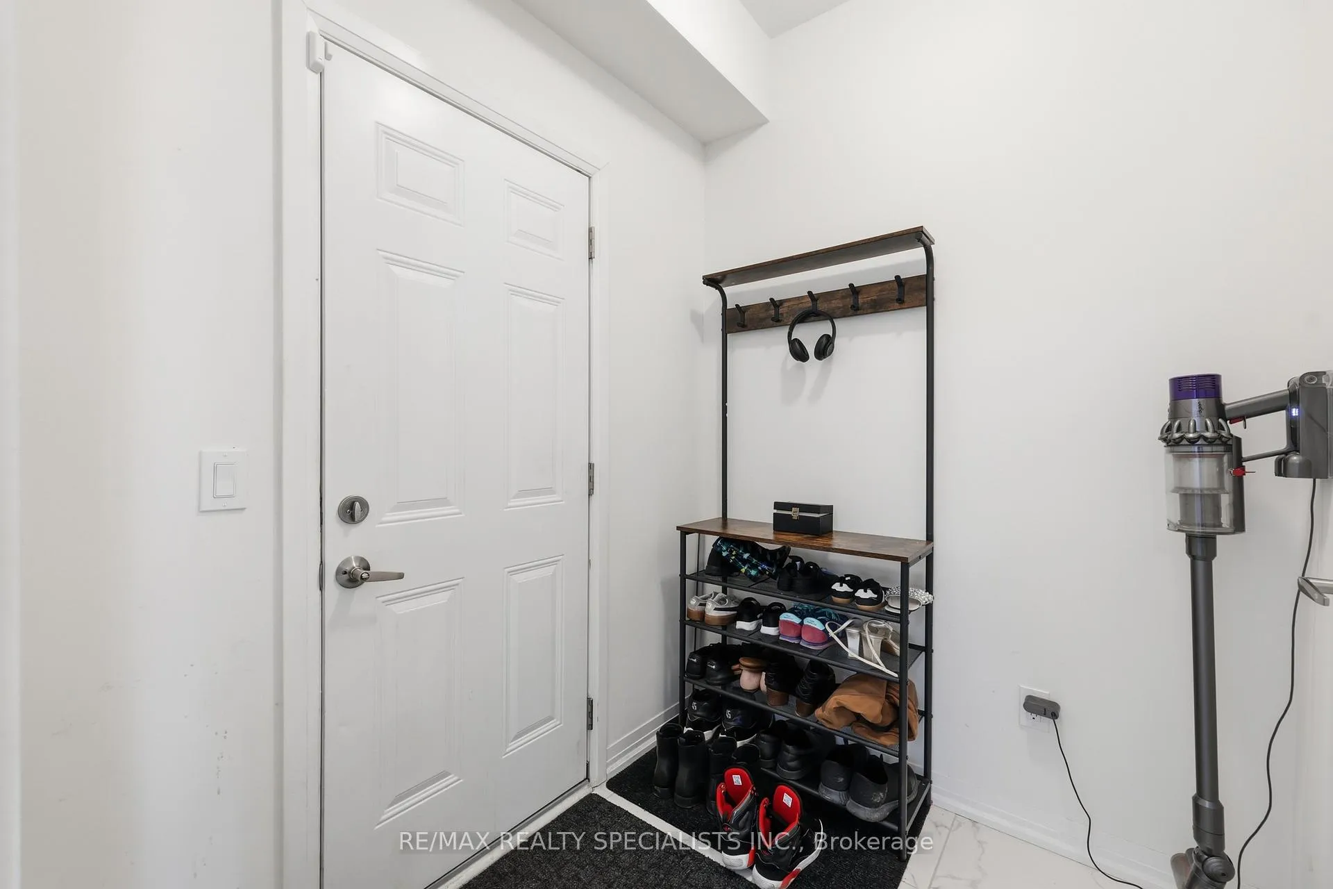 Photo 15 of 72 Yale Drive, Hamilton, Mount Hope — HOMEH