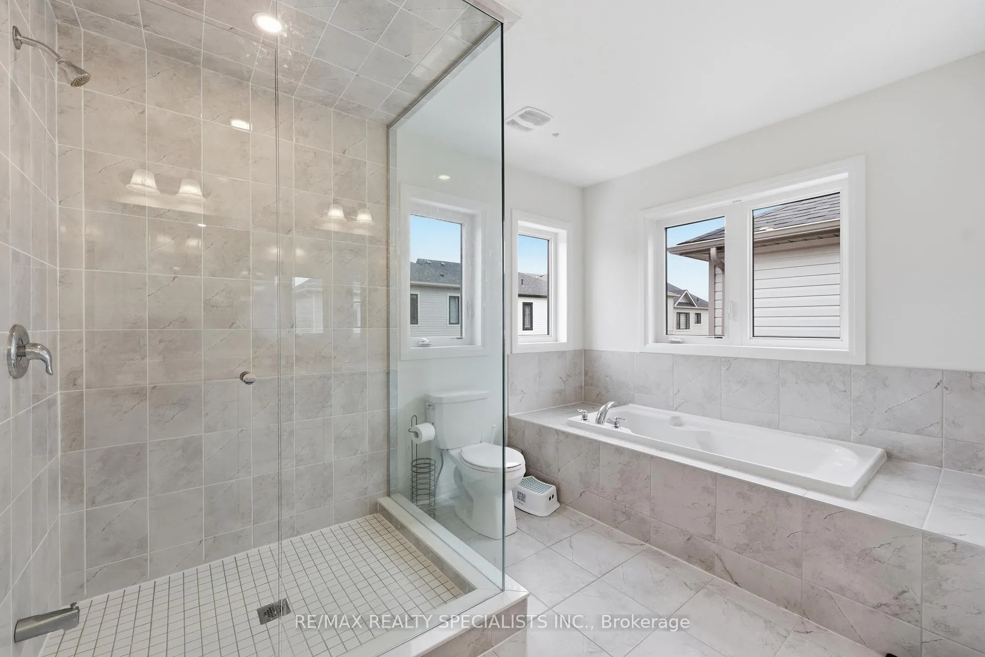 Photo 22 of 72 Yale Drive, Hamilton, Mount Hope — HOMEH