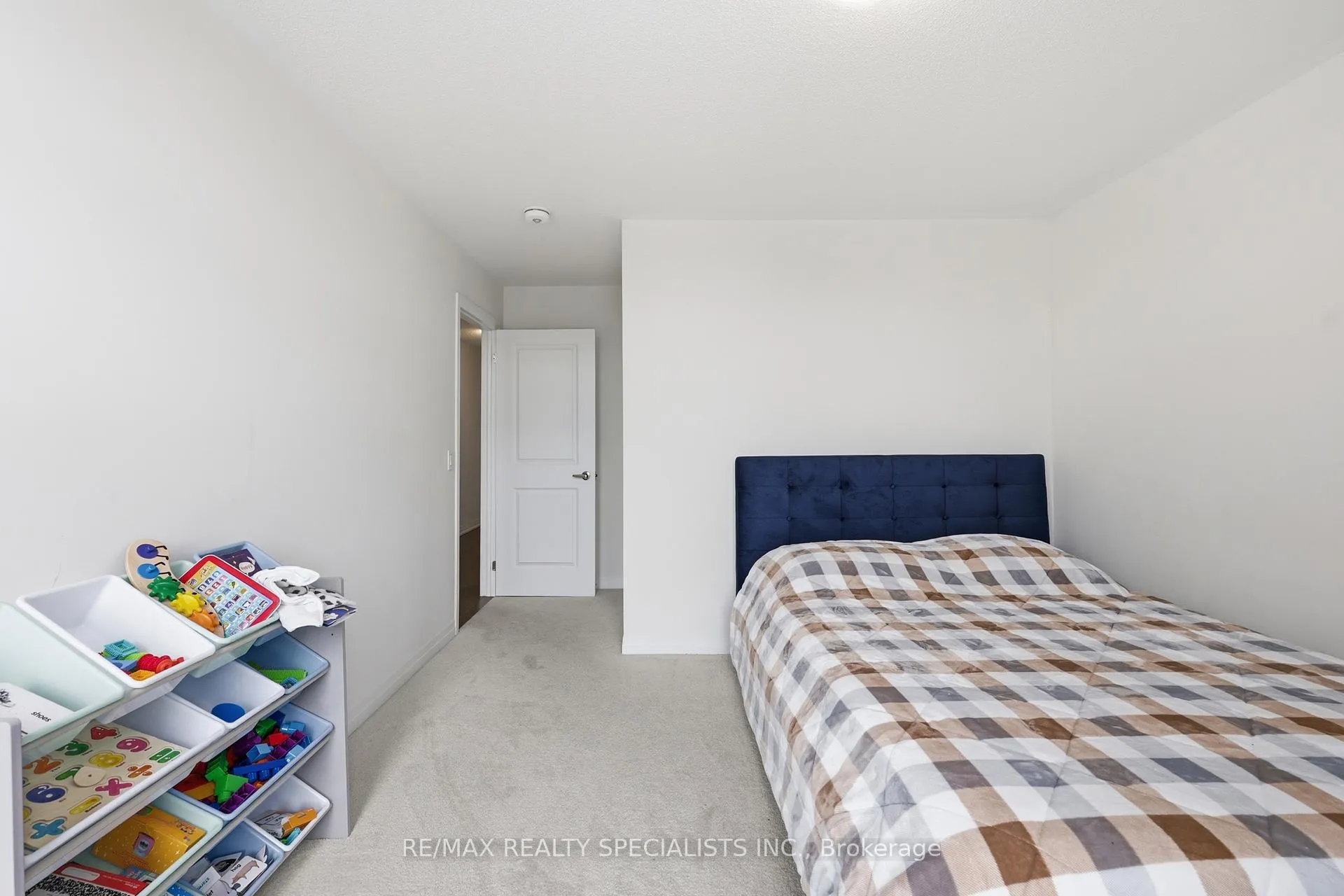 Photo 26 of 72 Yale Drive, Hamilton, Mount Hope — HOMEH