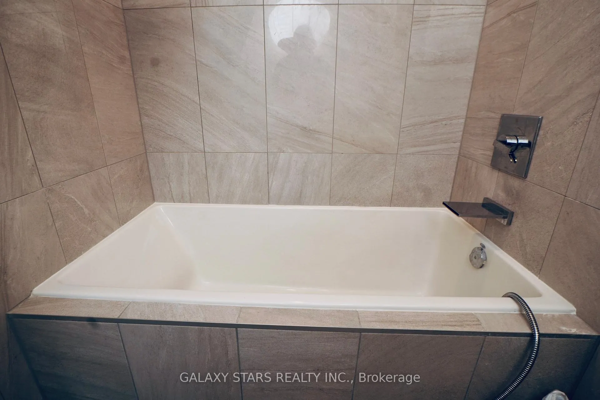 Photo 9 of Unit 1109, 101 Queen Street, Ottawa, Ottawa Centre — HOMEH