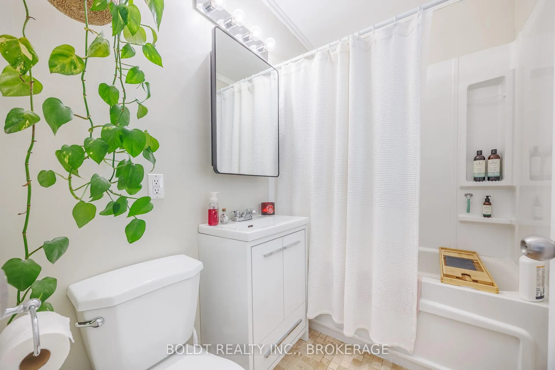 Photo 14 of 12 Princess Street, St. Catharines, E. Chester — HOMEH
