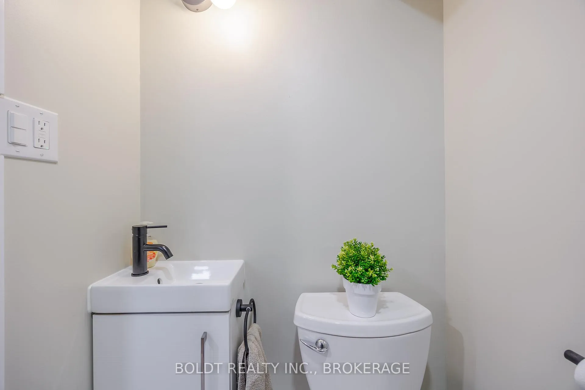 Photo 22 of 12 Princess Street, St. Catharines, E. Chester — HOMEH