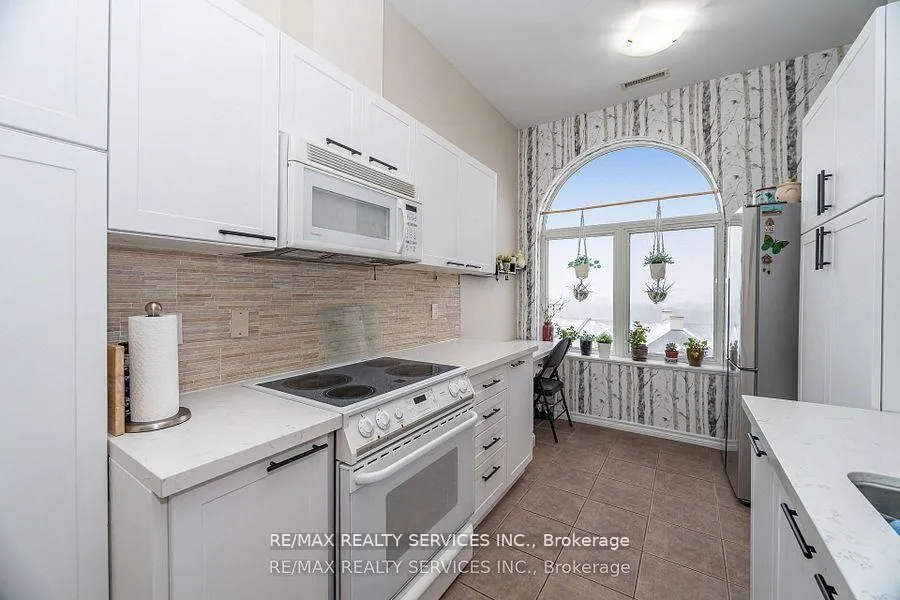 Photo 18 of Unit PH03, 7 Dayspring Circle, Brampton, Goreway Drive Corridor — HOMEH