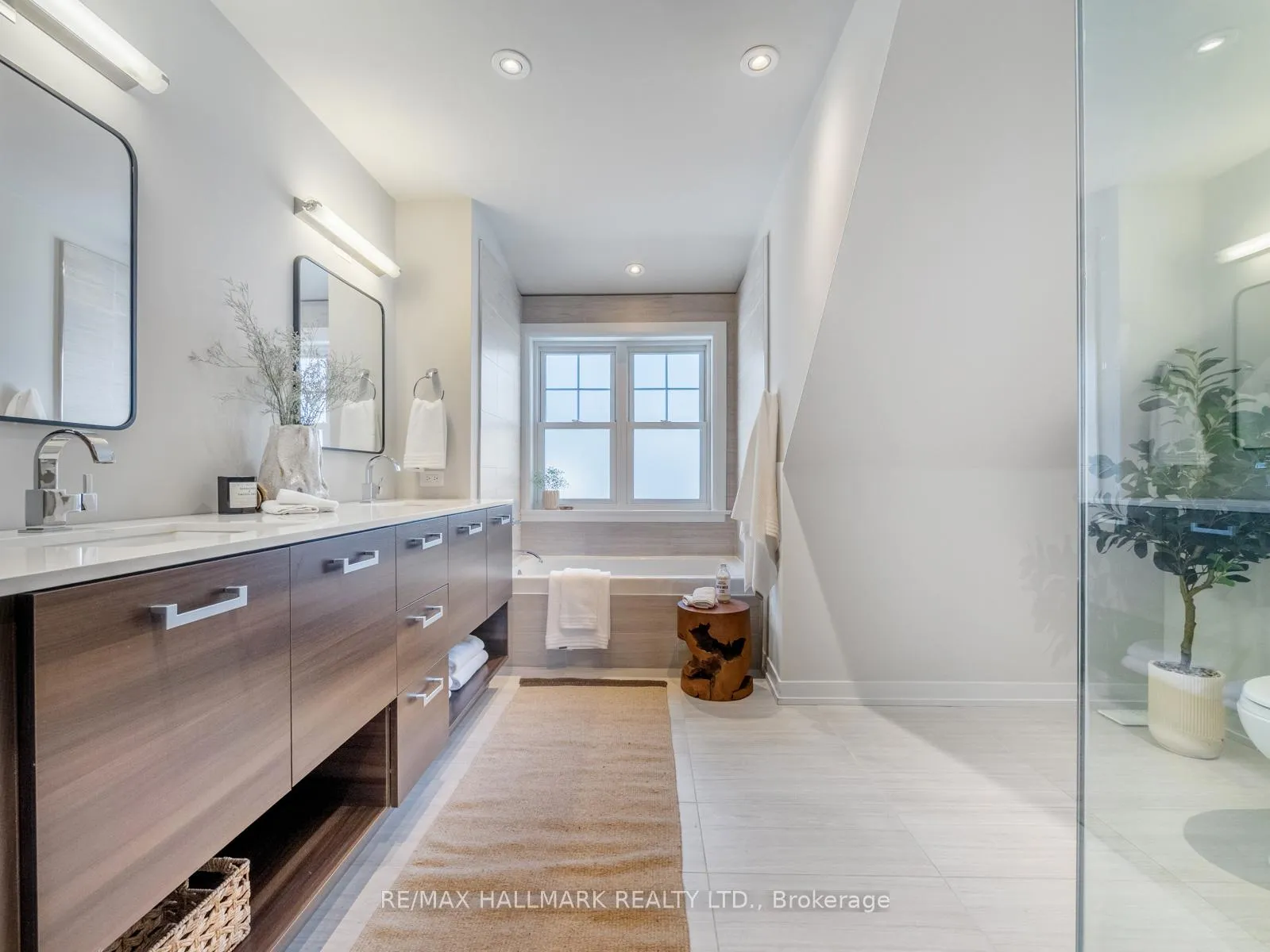 Photo 30 of 246B Scarborough Road, Toronto, East End-Danforth — HOMEH