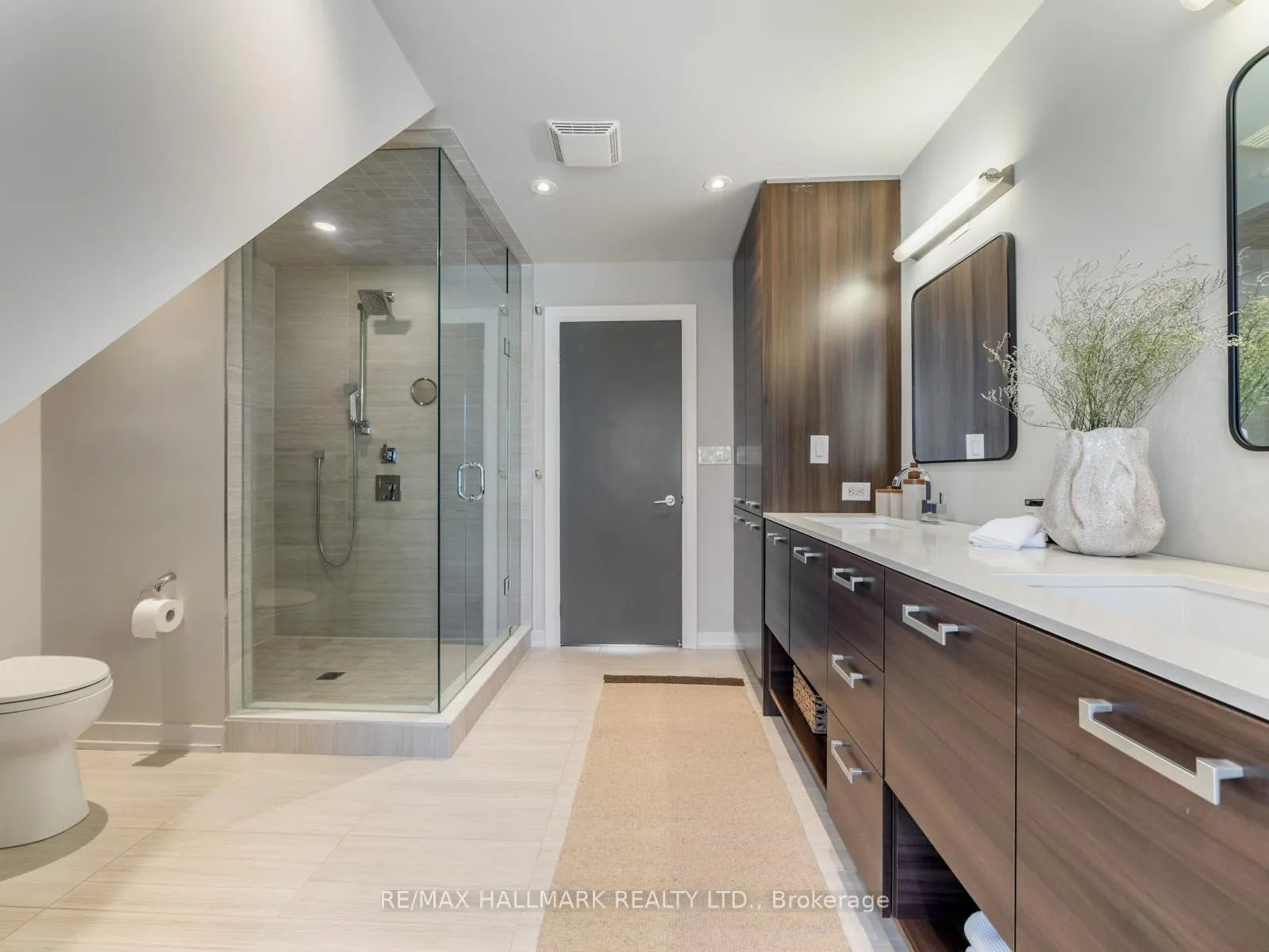 Photo 33 of 246B Scarborough Road, Toronto, East End-Danforth — HOMEH