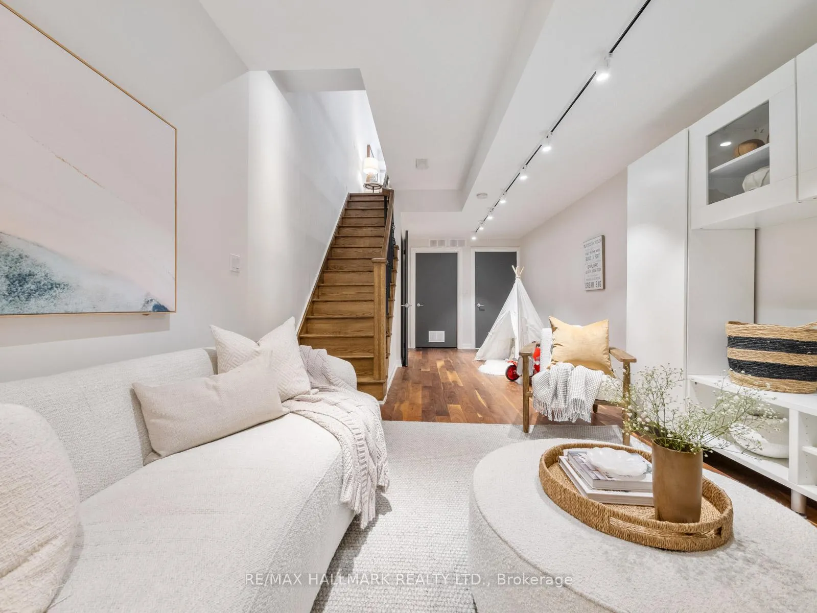 Photo 36 of 246B Scarborough Road, Toronto, East End-Danforth — HOMEH