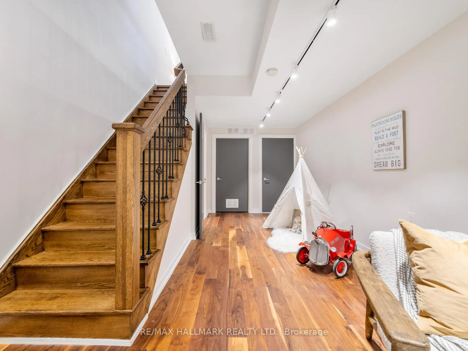 Photo 37 of 246B Scarborough Road, Toronto, East End-Danforth — HOMEH