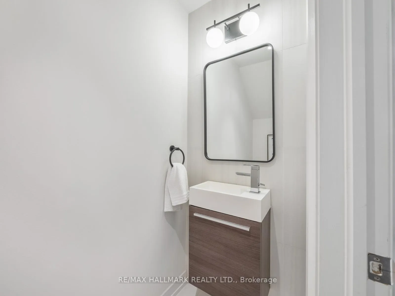 Photo 39 of 246B Scarborough Road, Toronto, East End-Danforth — HOMEH