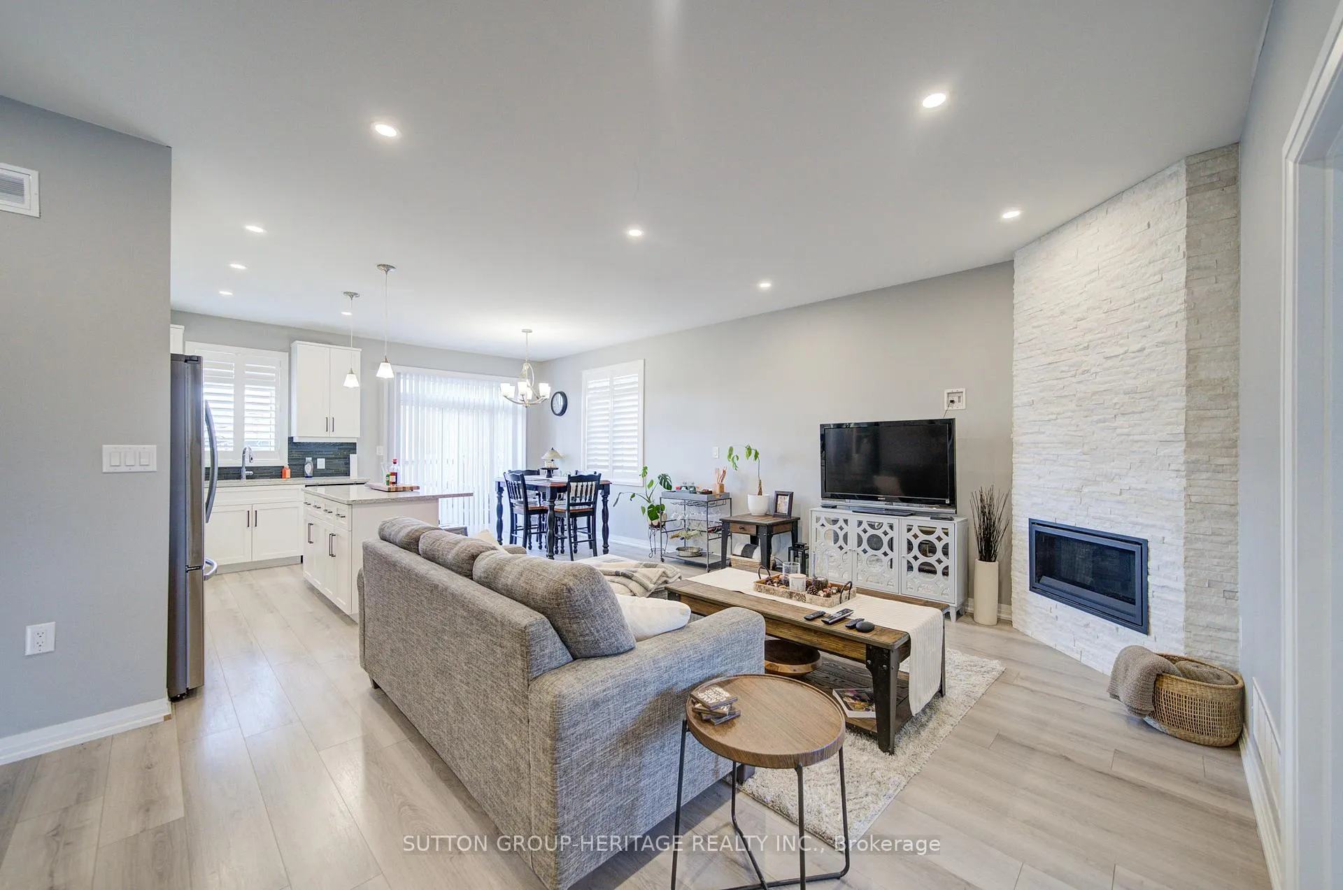Photo 5 of 42 McFarland Drive, Belleville, Belleville Ward — HOMEH