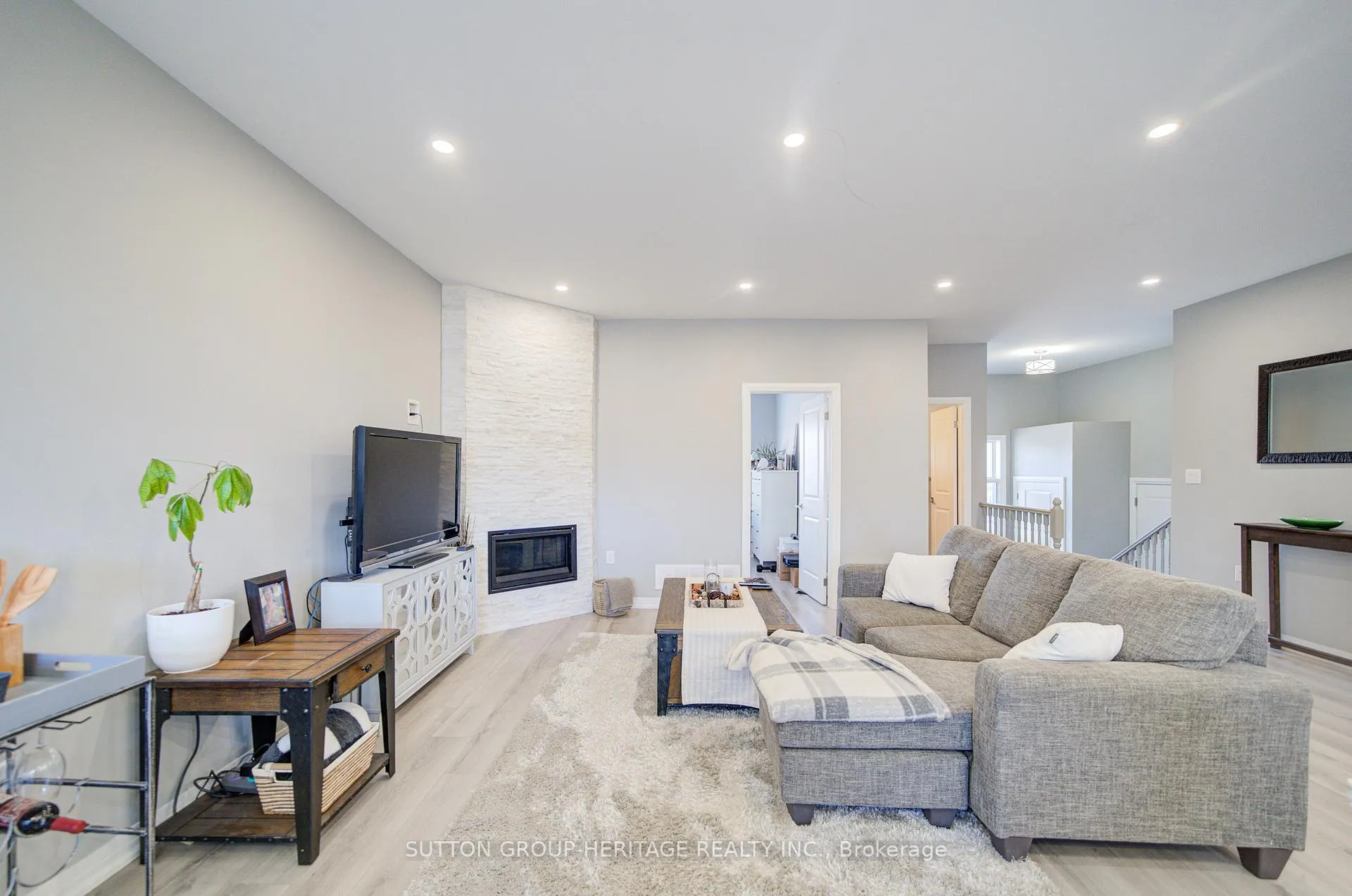 Photo 7 of 42 McFarland Drive, Belleville, Belleville Ward — HOMEH