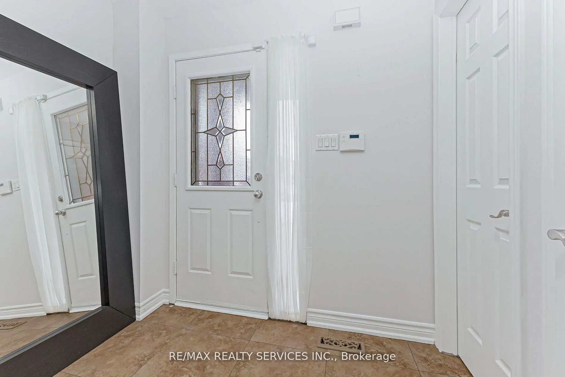 Photo 6 of 78 Wildercroft Avenue, Brampton, Brampton North — HOMEH