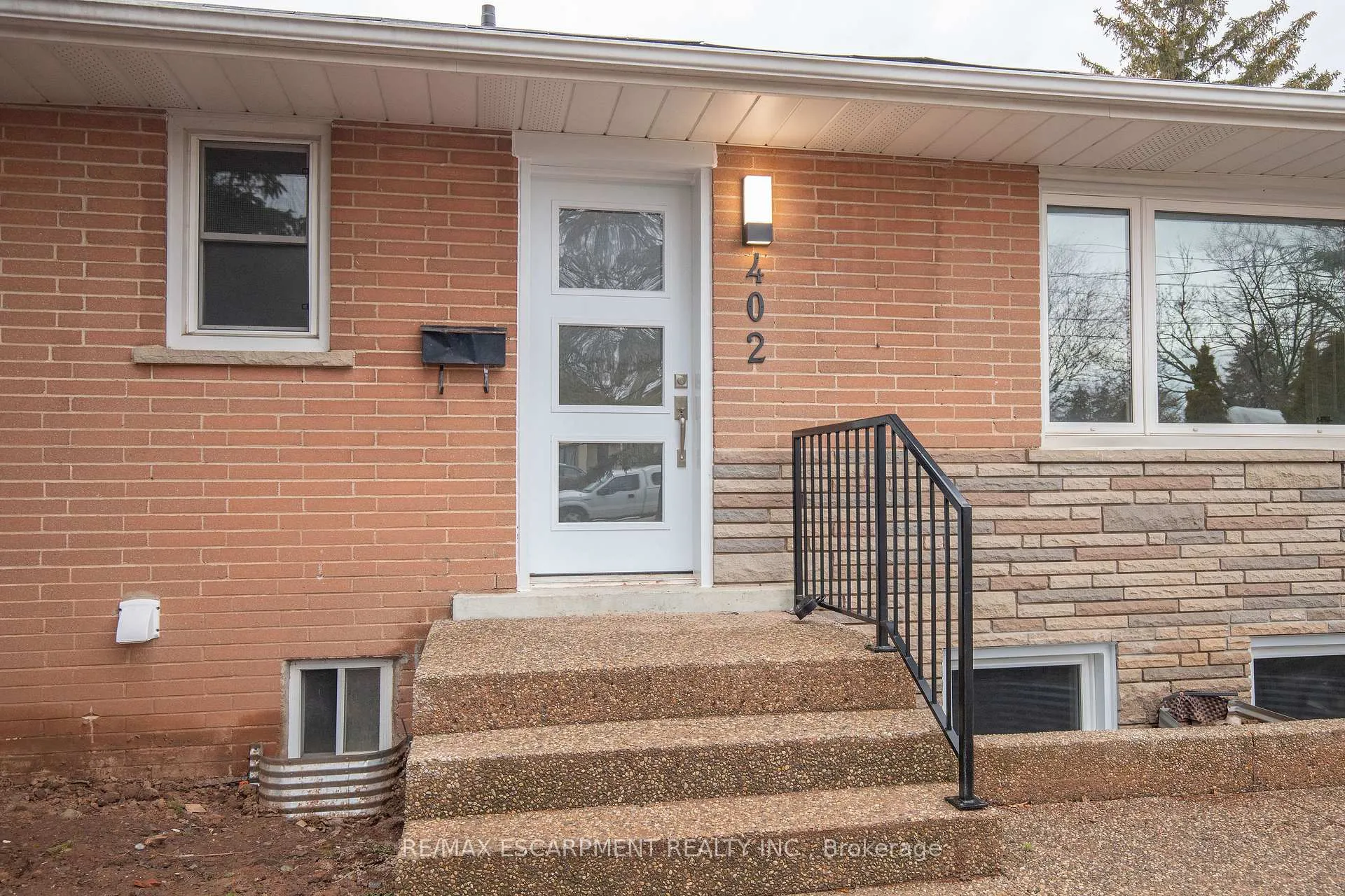 Photo 3 of 402 Third Line, Oakville, West — HOMEH