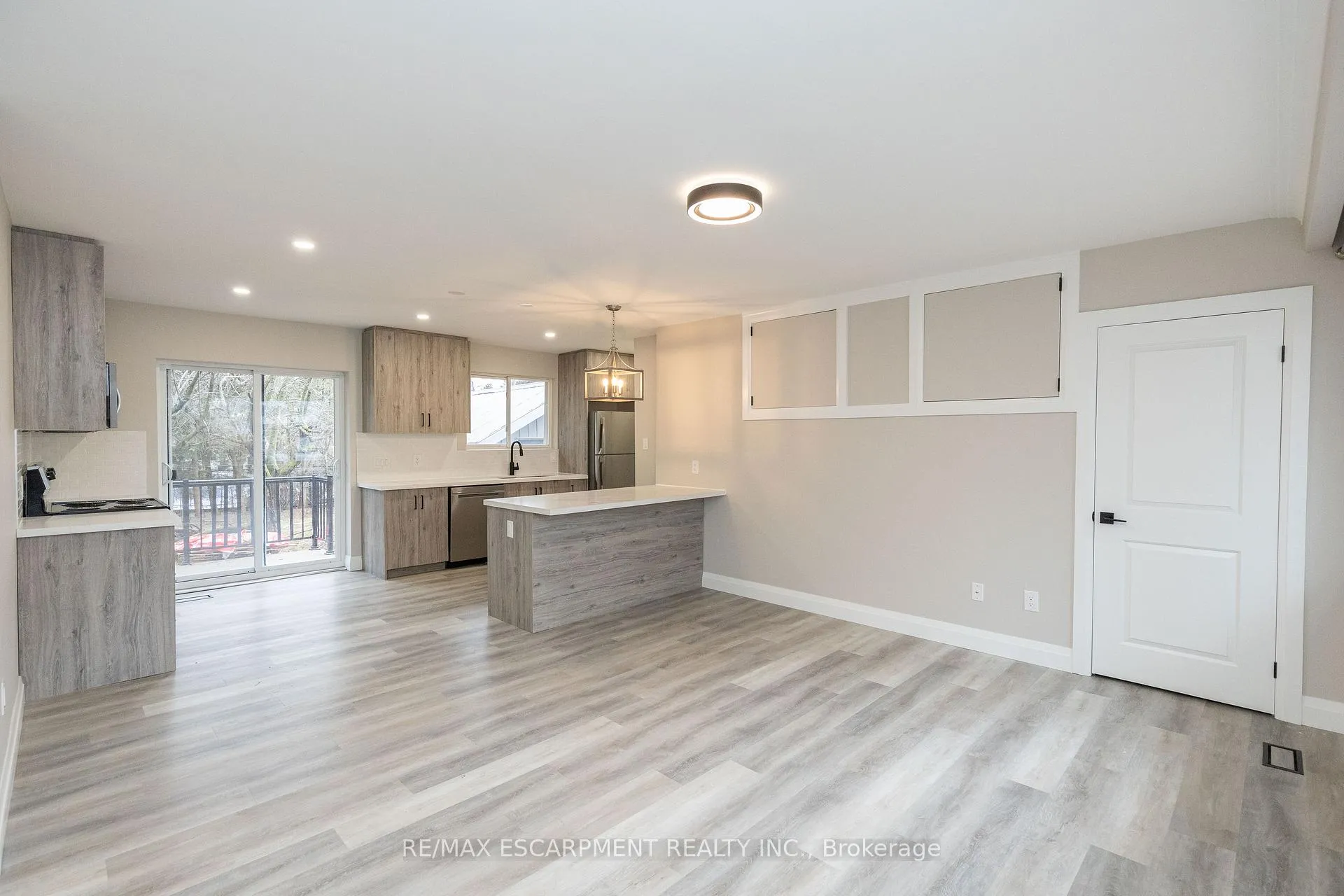 Photo 4 of 402 Third Line, Oakville, West — HOMEH