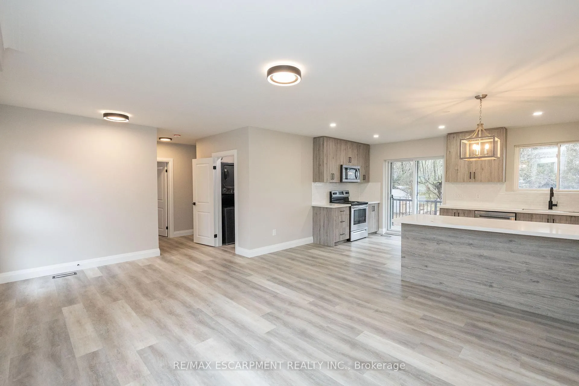 Photo 5 of 402 Third Line, Oakville, West — HOMEH