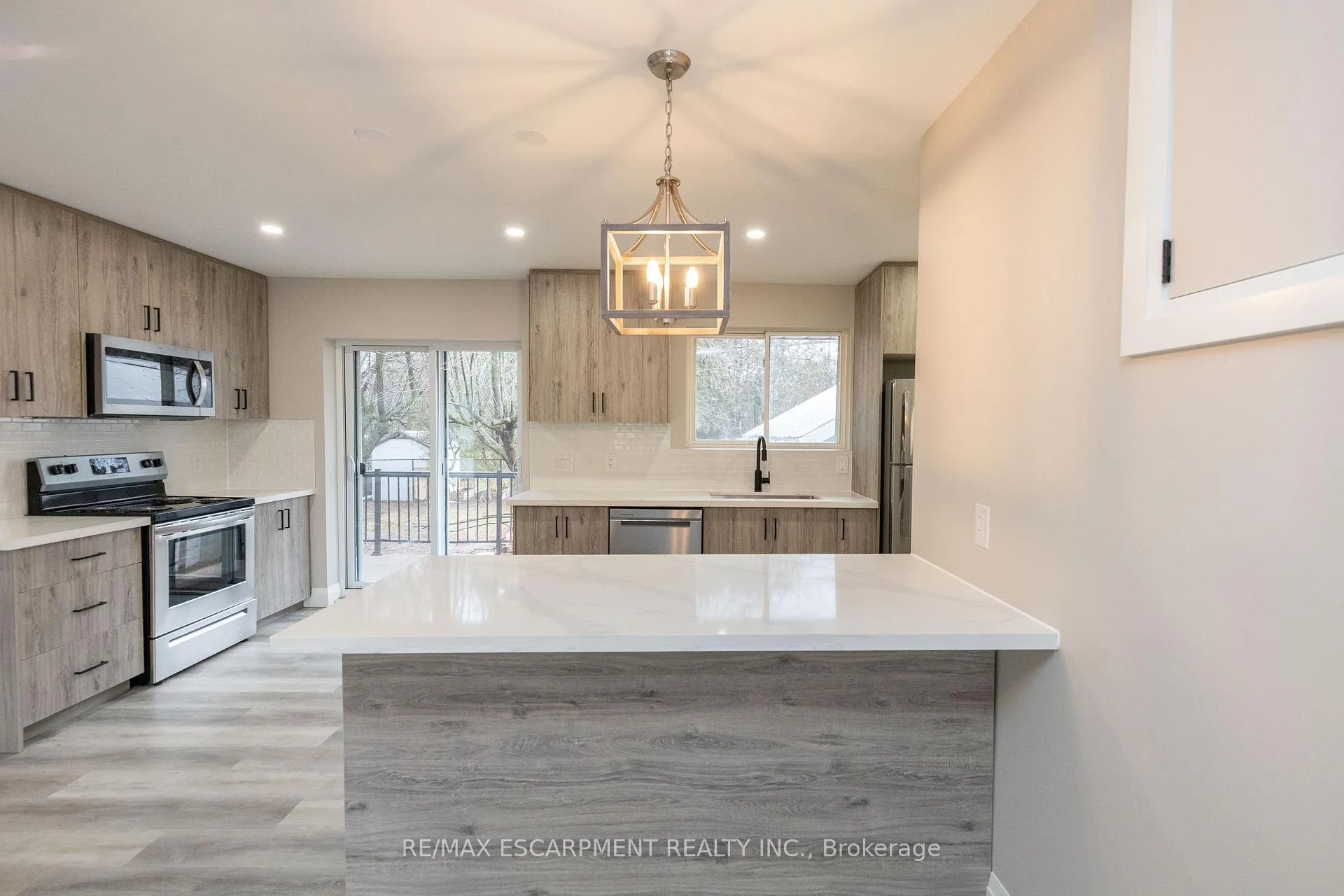 Photo 6 of 402 Third Line, Oakville, West — HOMEH