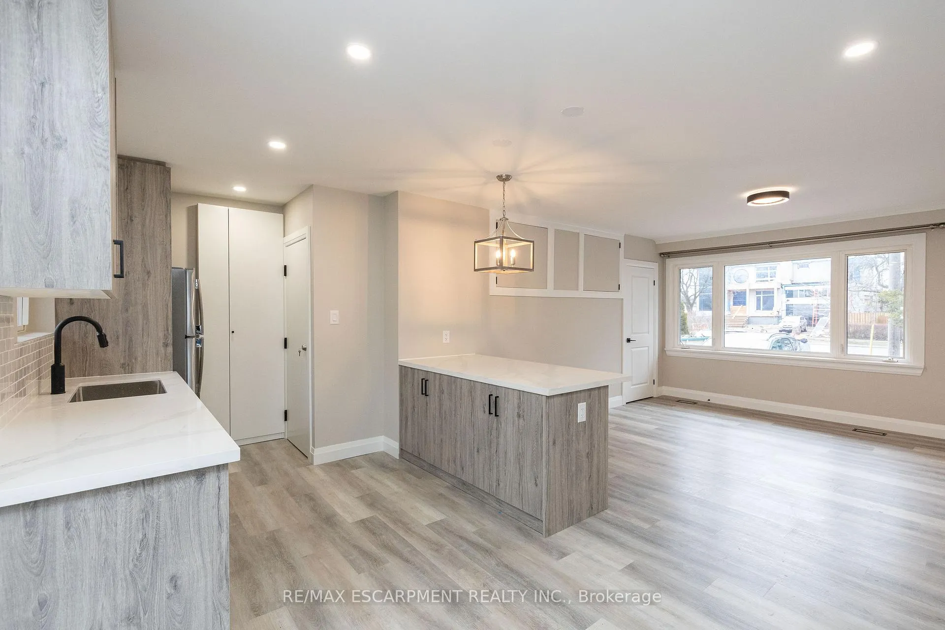 Photo 10 of 402 Third Line, Oakville, West — HOMEH