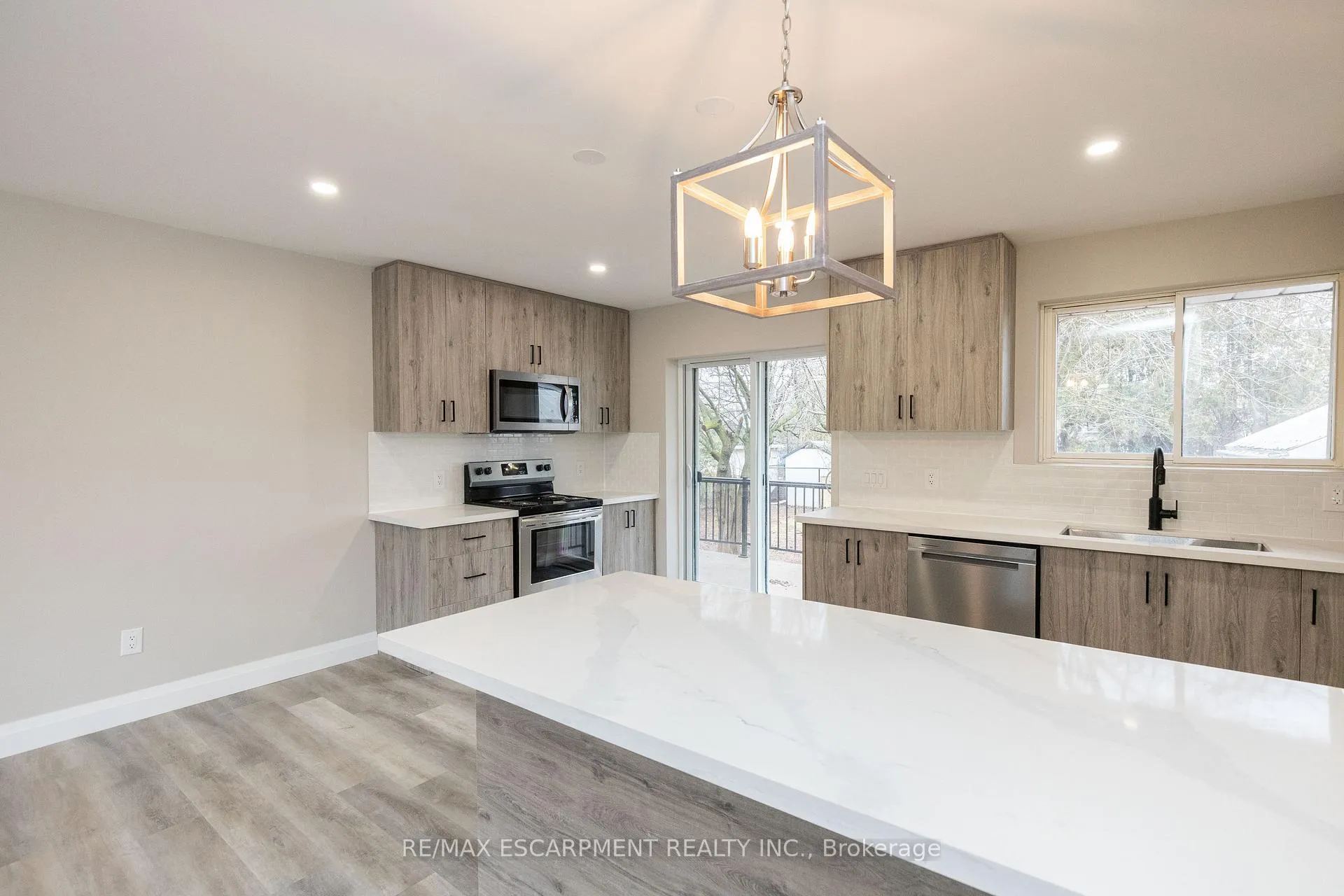 Photo 12 of 402 Third Line, Oakville, West — HOMEH
