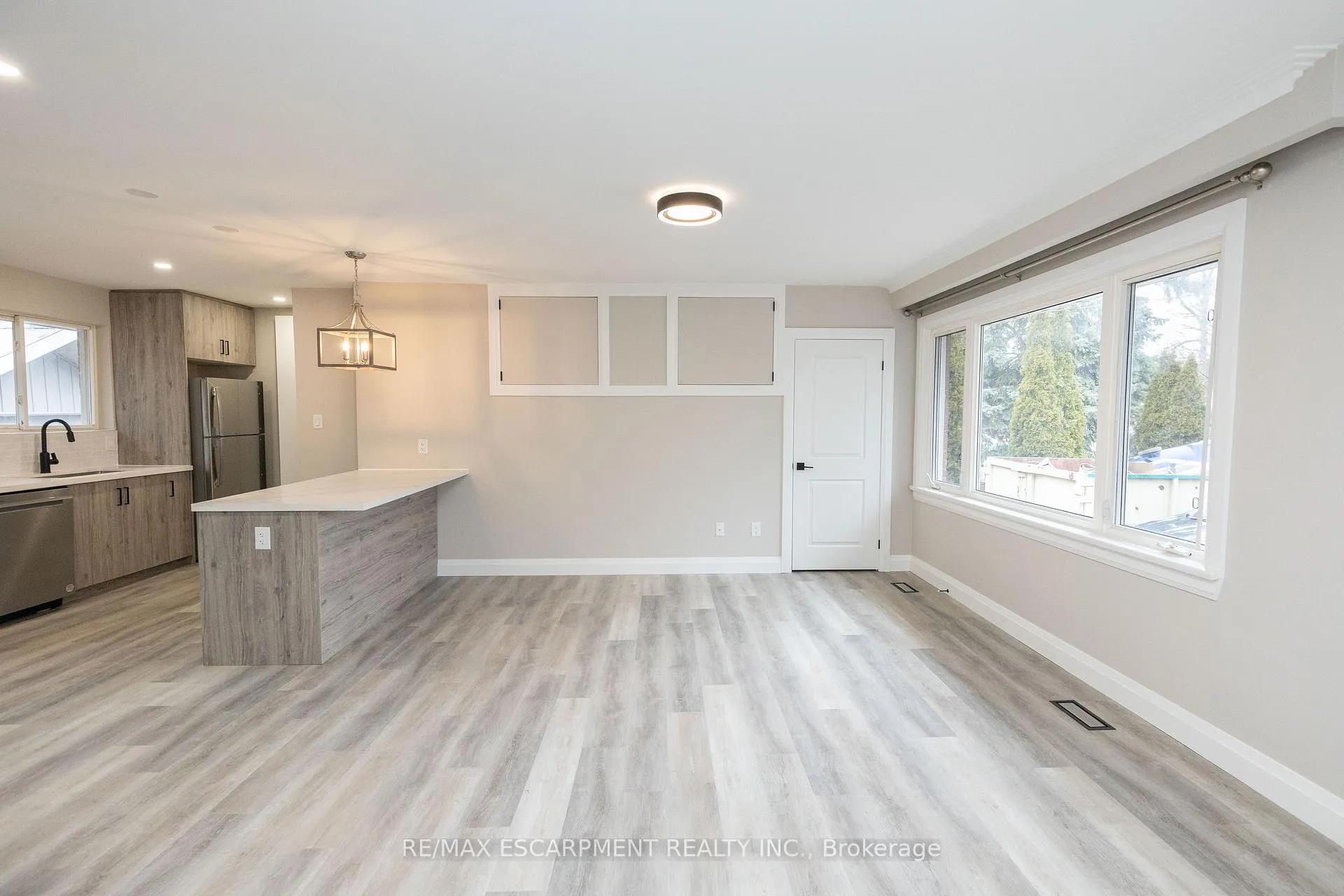Photo 13 of 402 Third Line, Oakville, West — HOMEH