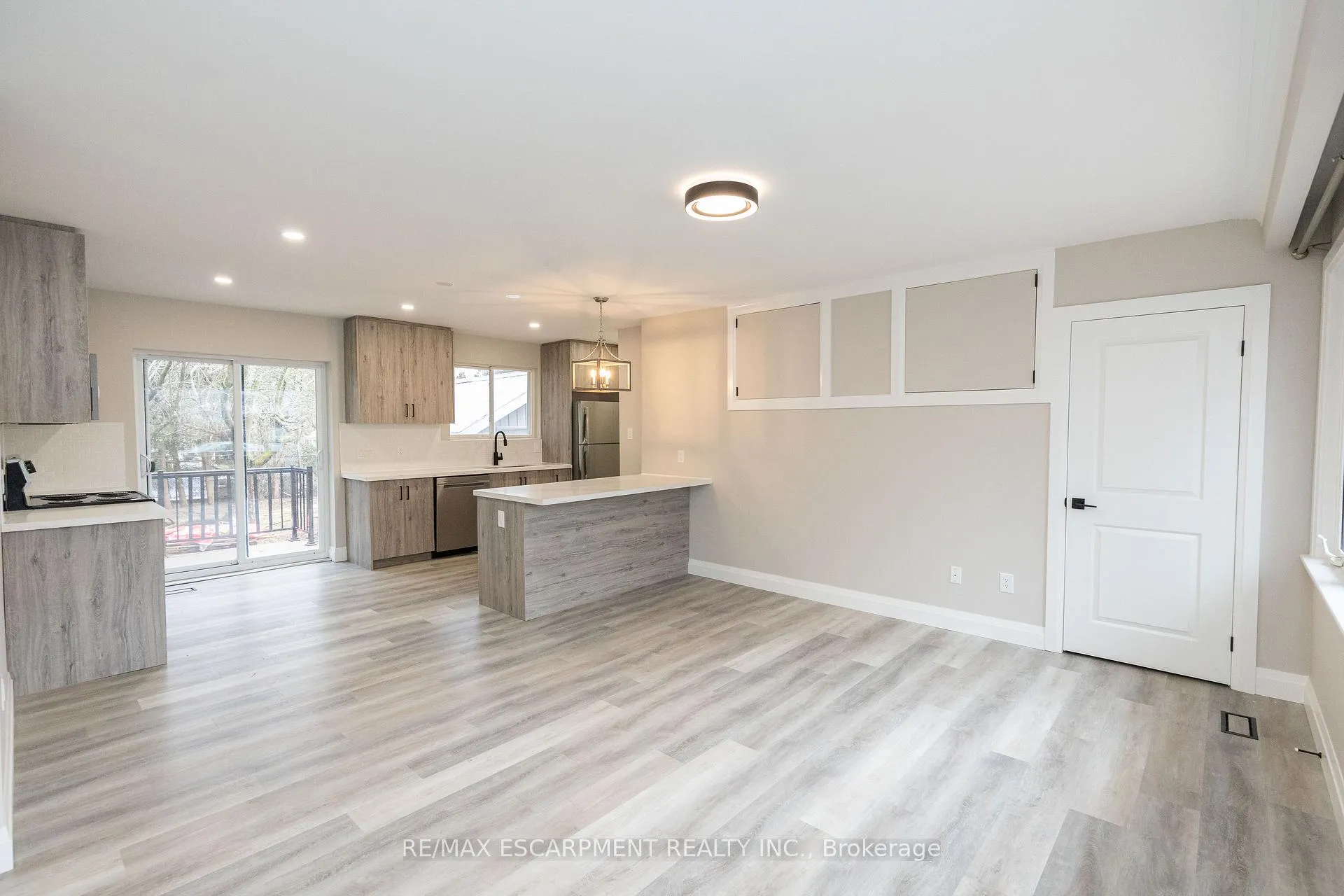 Photo 14 of 402 Third Line, Oakville, West — HOMEH