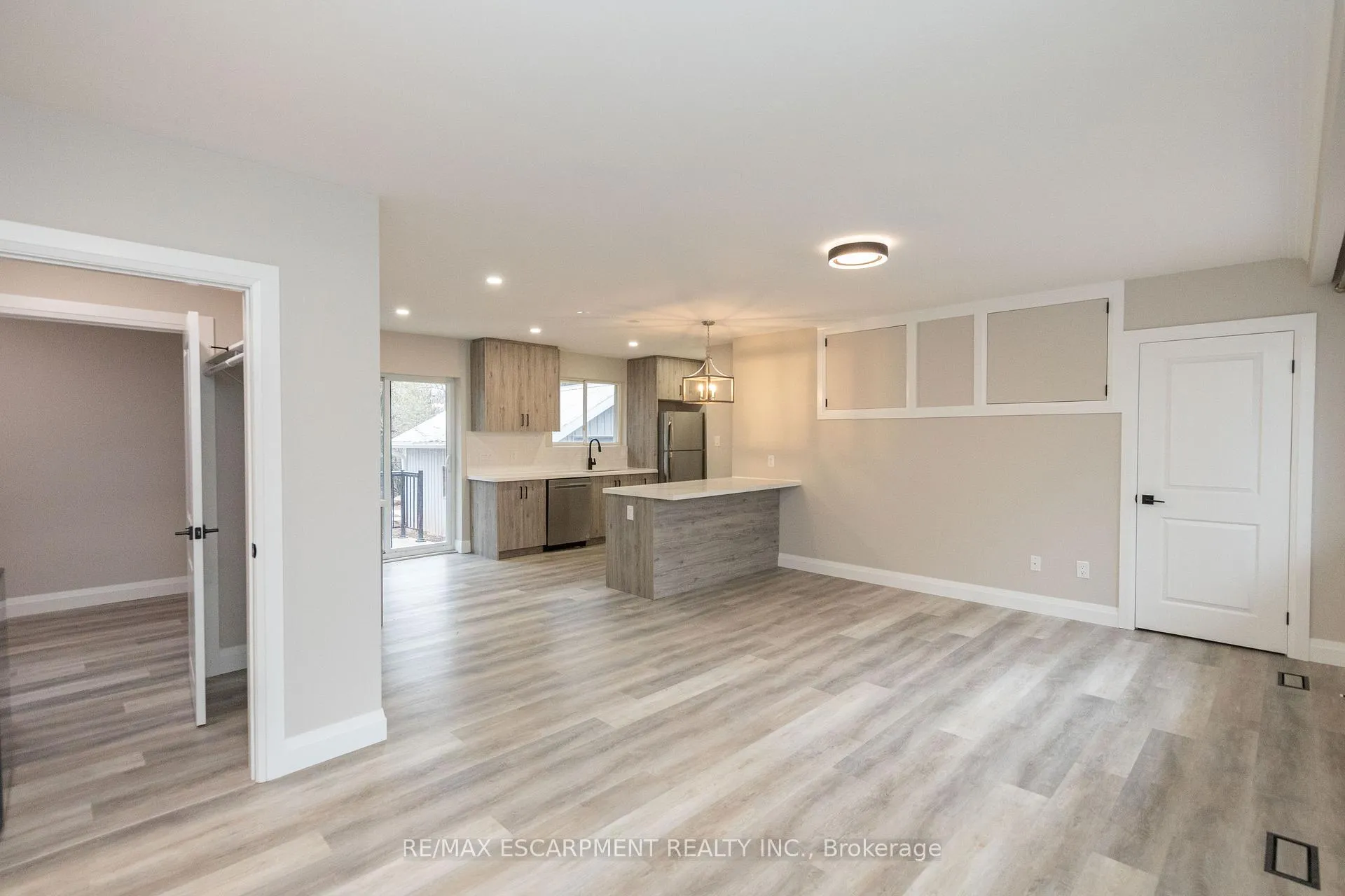 Photo 15 of 402 Third Line, Oakville, West — HOMEH