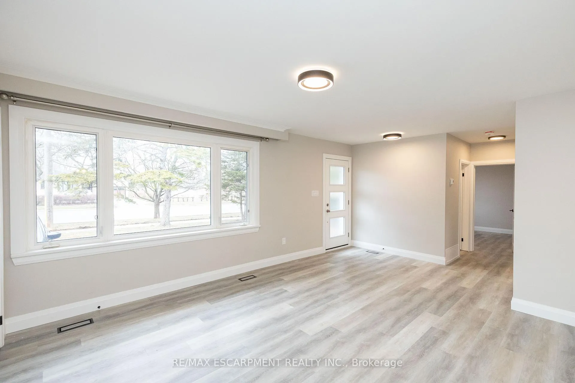 Photo 17 of 402 Third Line, Oakville, West — HOMEH