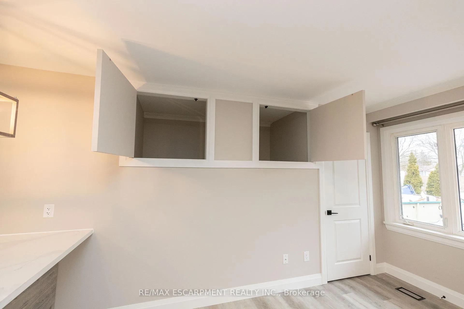 Photo 20 of 402 Third Line, Oakville, West — HOMEH
