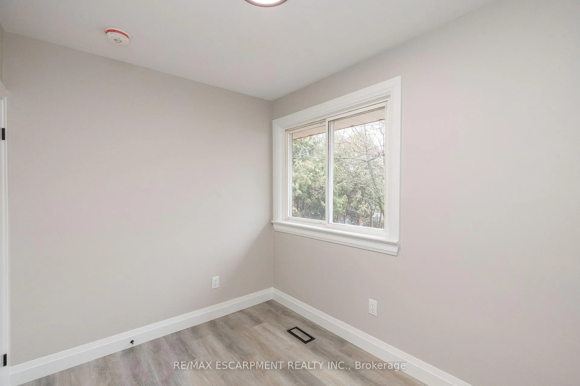 Photo 21 of 402 Third Line, Oakville, West — HOMEH