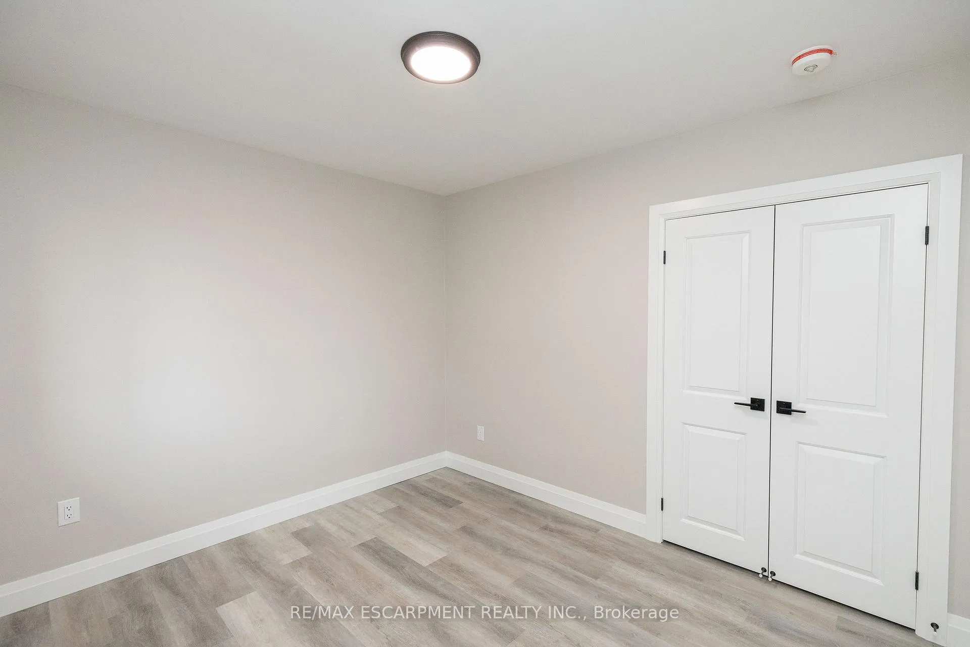 Photo 23 of 402 Third Line, Oakville, West — HOMEH