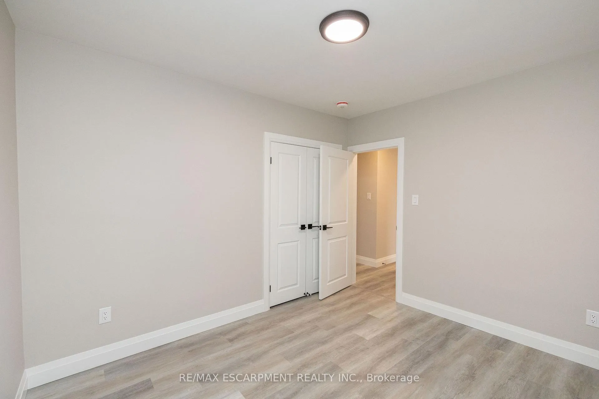 Photo 24 of 402 Third Line, Oakville, West — HOMEH