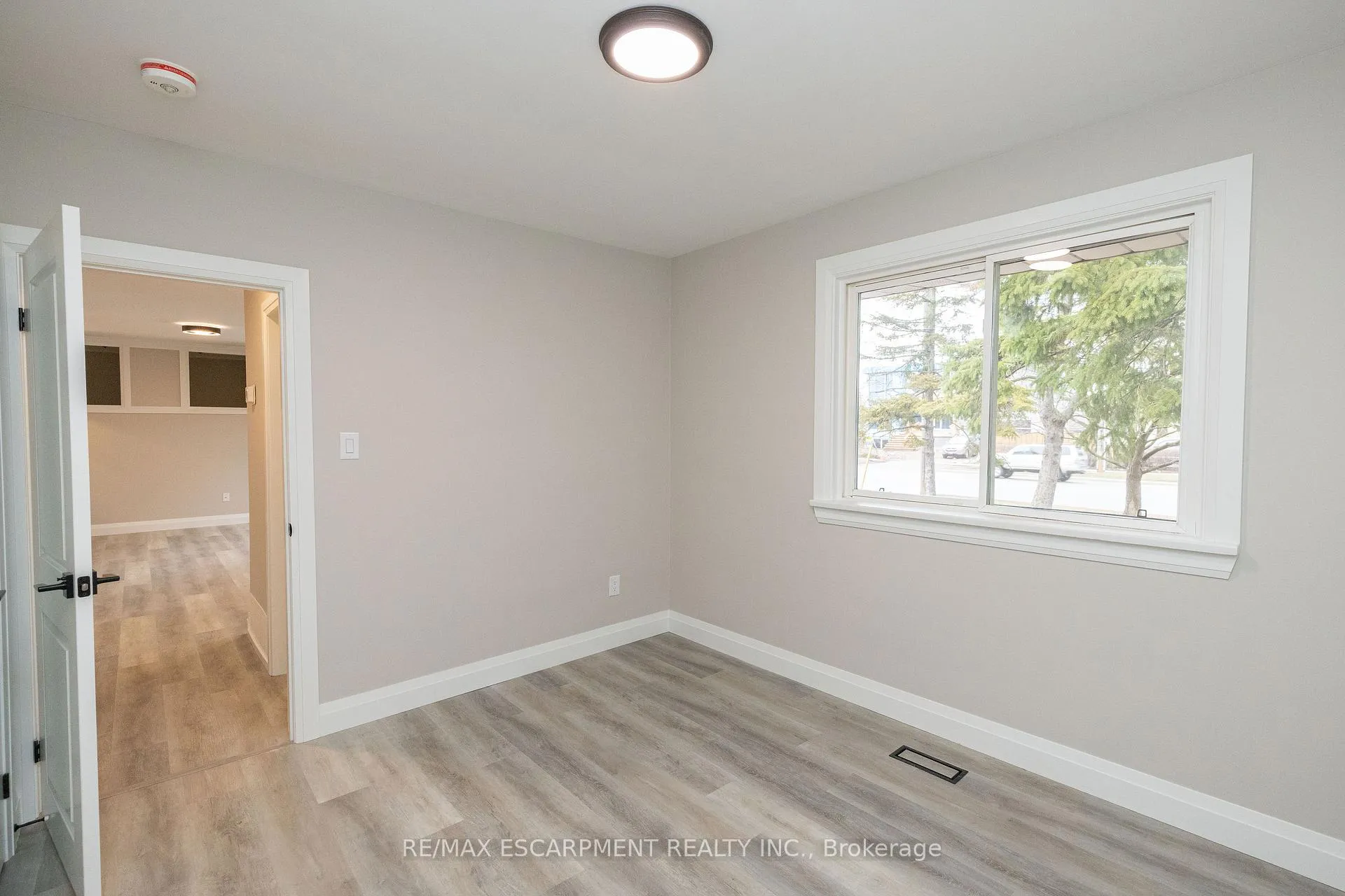 Photo 25 of 402 Third Line, Oakville, West — HOMEH