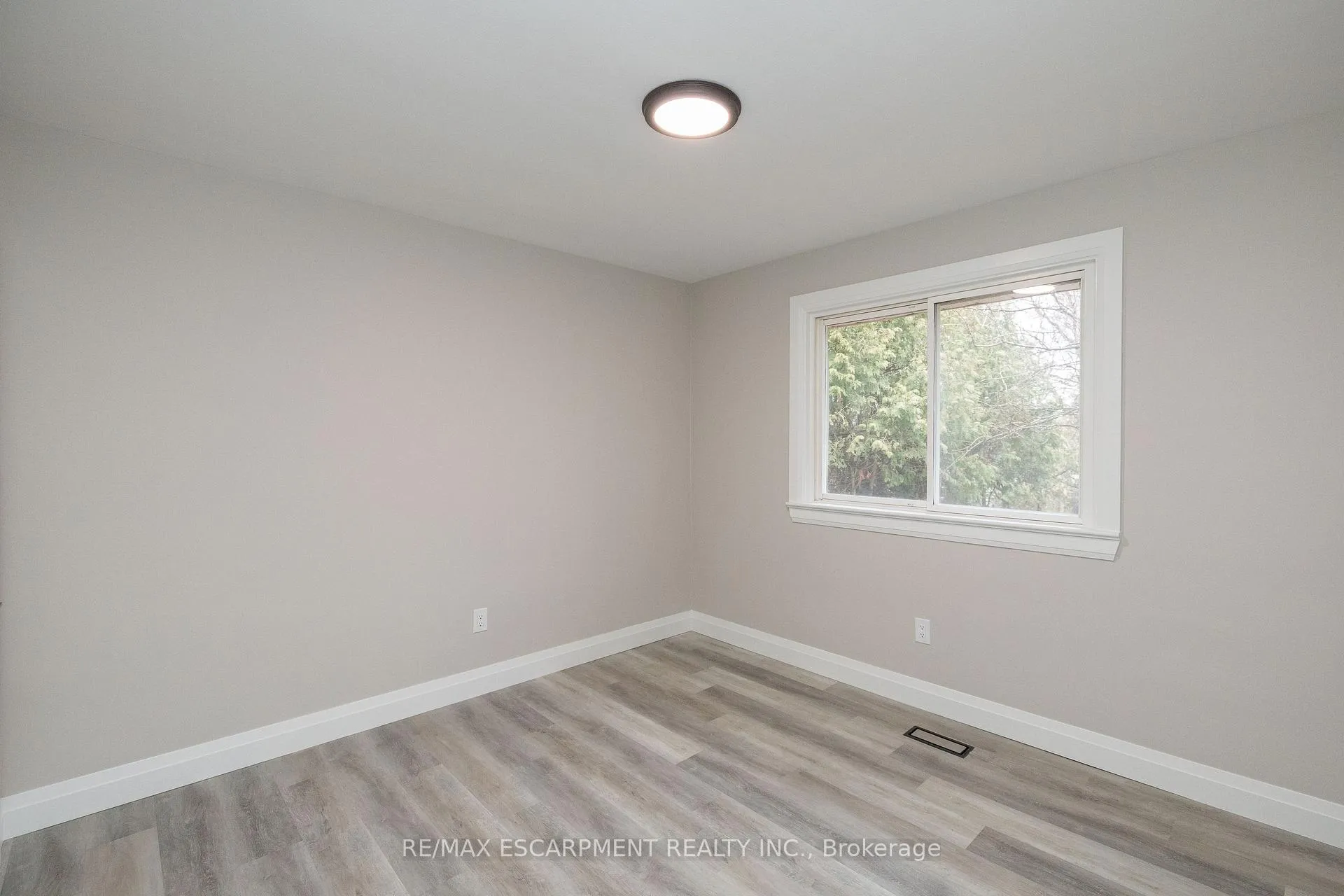 Photo 26 of 402 Third Line, Oakville, West — HOMEH