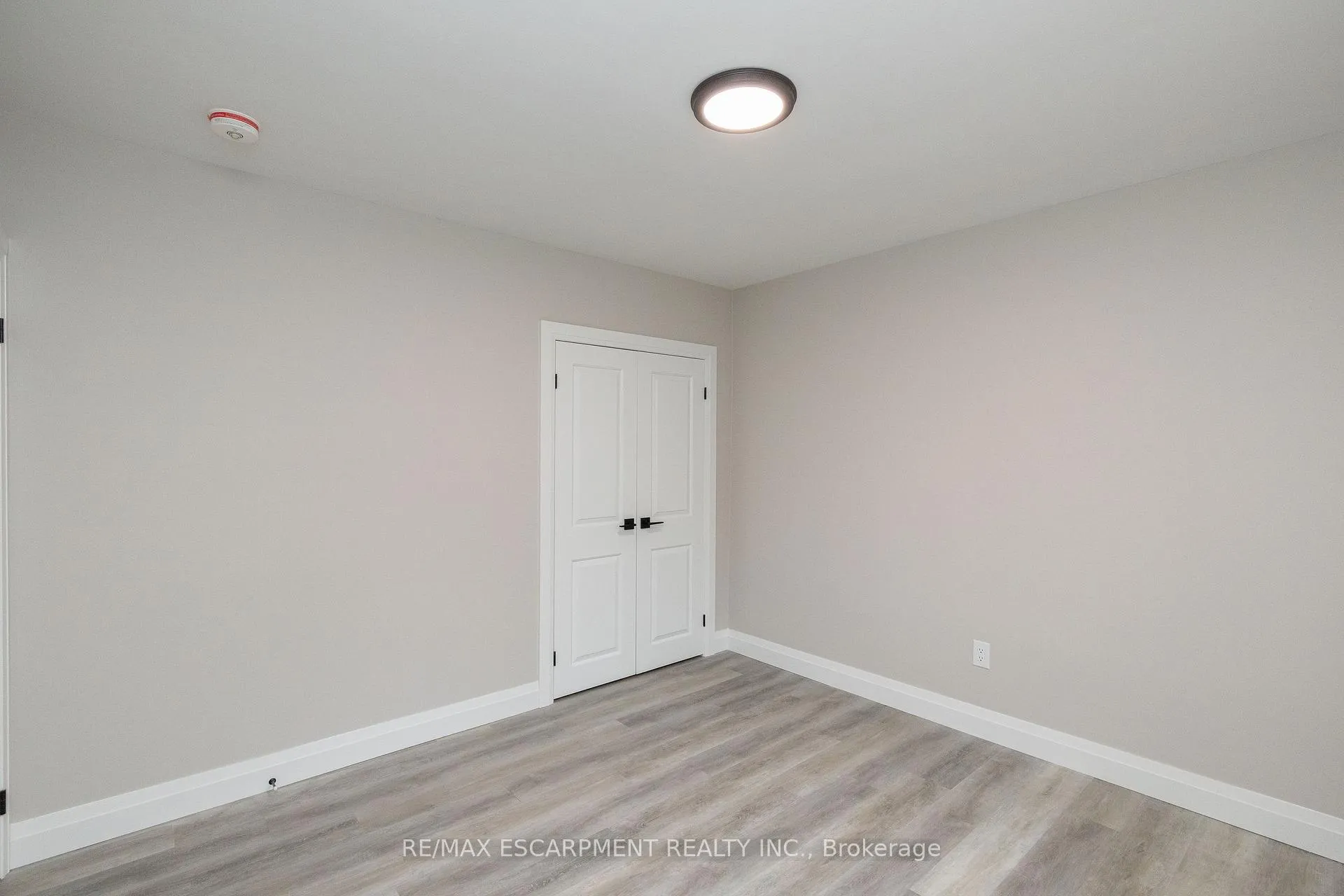 Photo 27 of 402 Third Line, Oakville, West — HOMEH