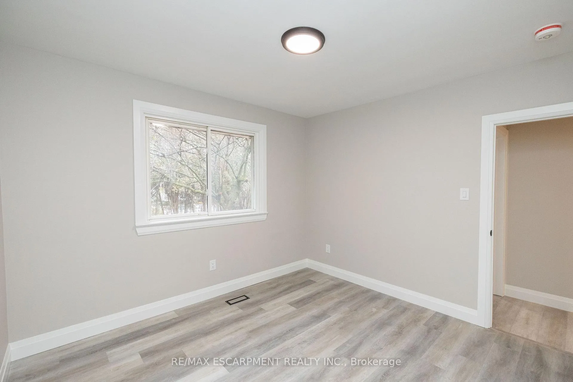 Photo 28 of 402 Third Line, Oakville, West — HOMEH