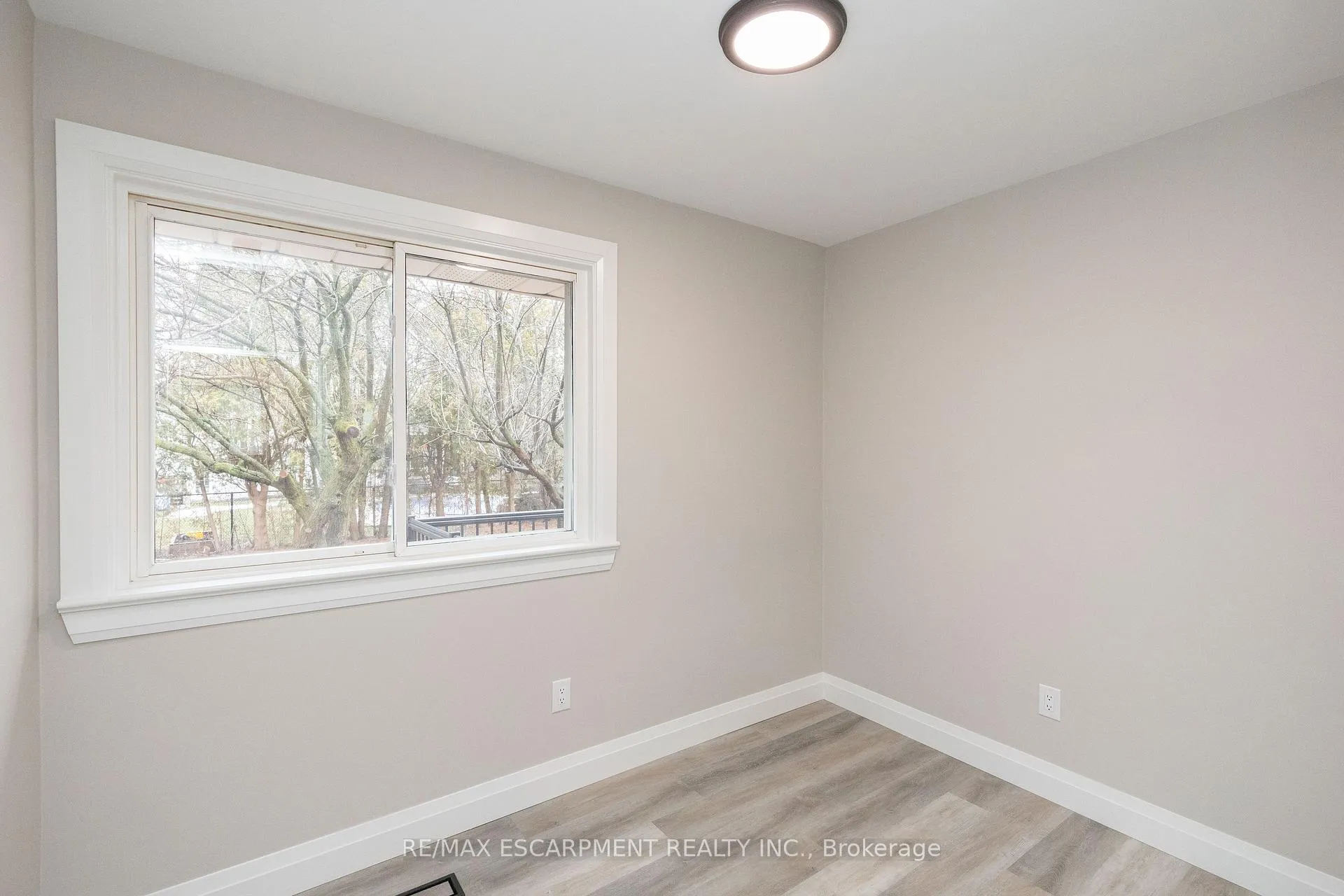 Photo 30 of 402 Third Line, Oakville, West — HOMEH