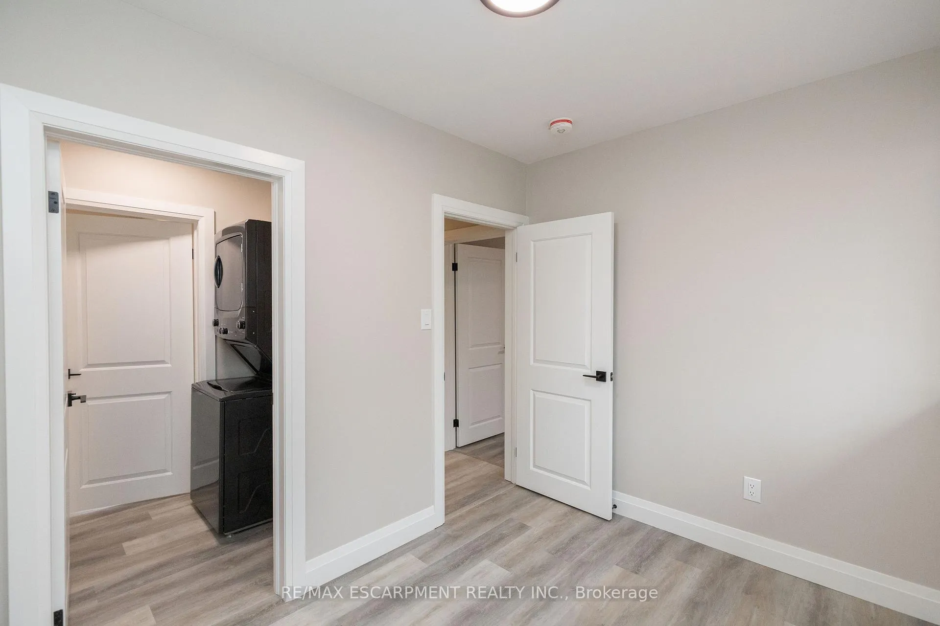 Photo 32 of 402 Third Line, Oakville, West — HOMEH