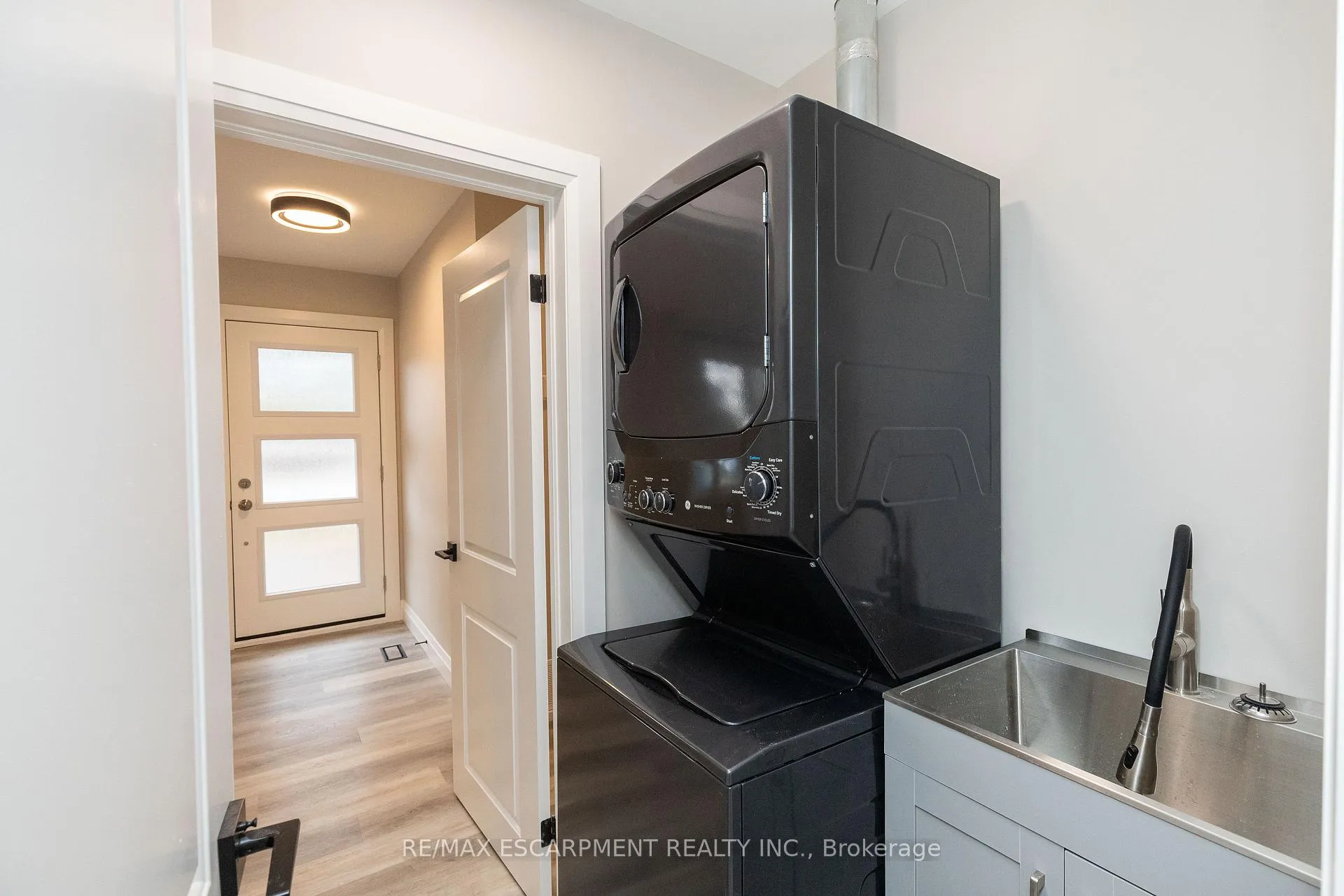 Photo 34 of 402 Third Line, Oakville, West — HOMEH