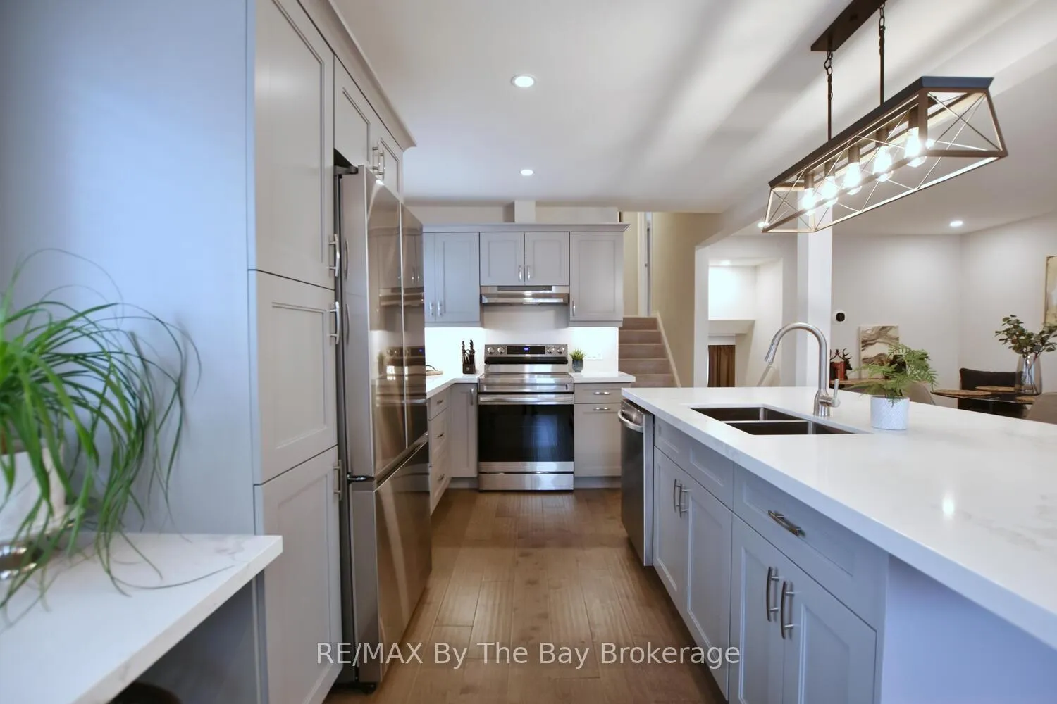 Photo 2 of 556 Spruce Street, Collingwood — HOMEH
