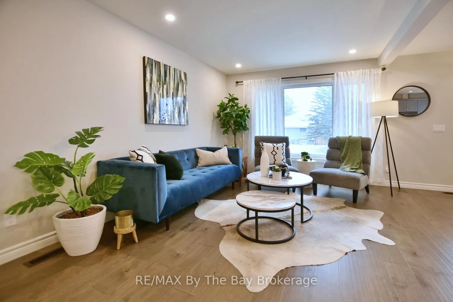 Photo 4 of 556 Spruce Street, Collingwood — HOMEH