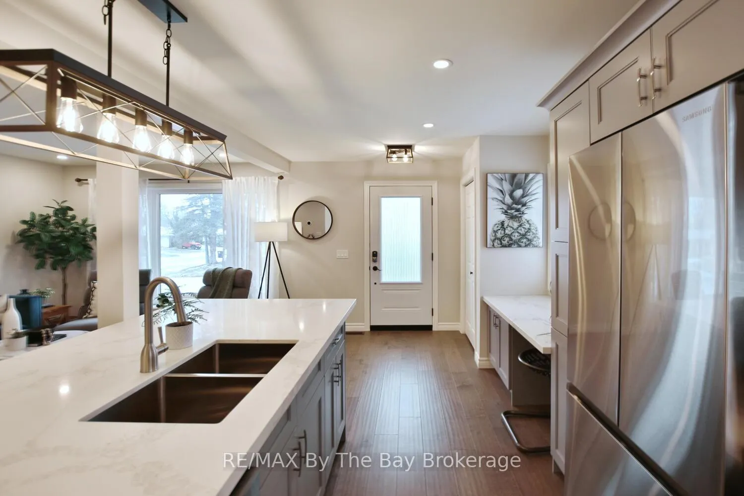 Photo 9 of 556 Spruce Street, Collingwood — HOMEH