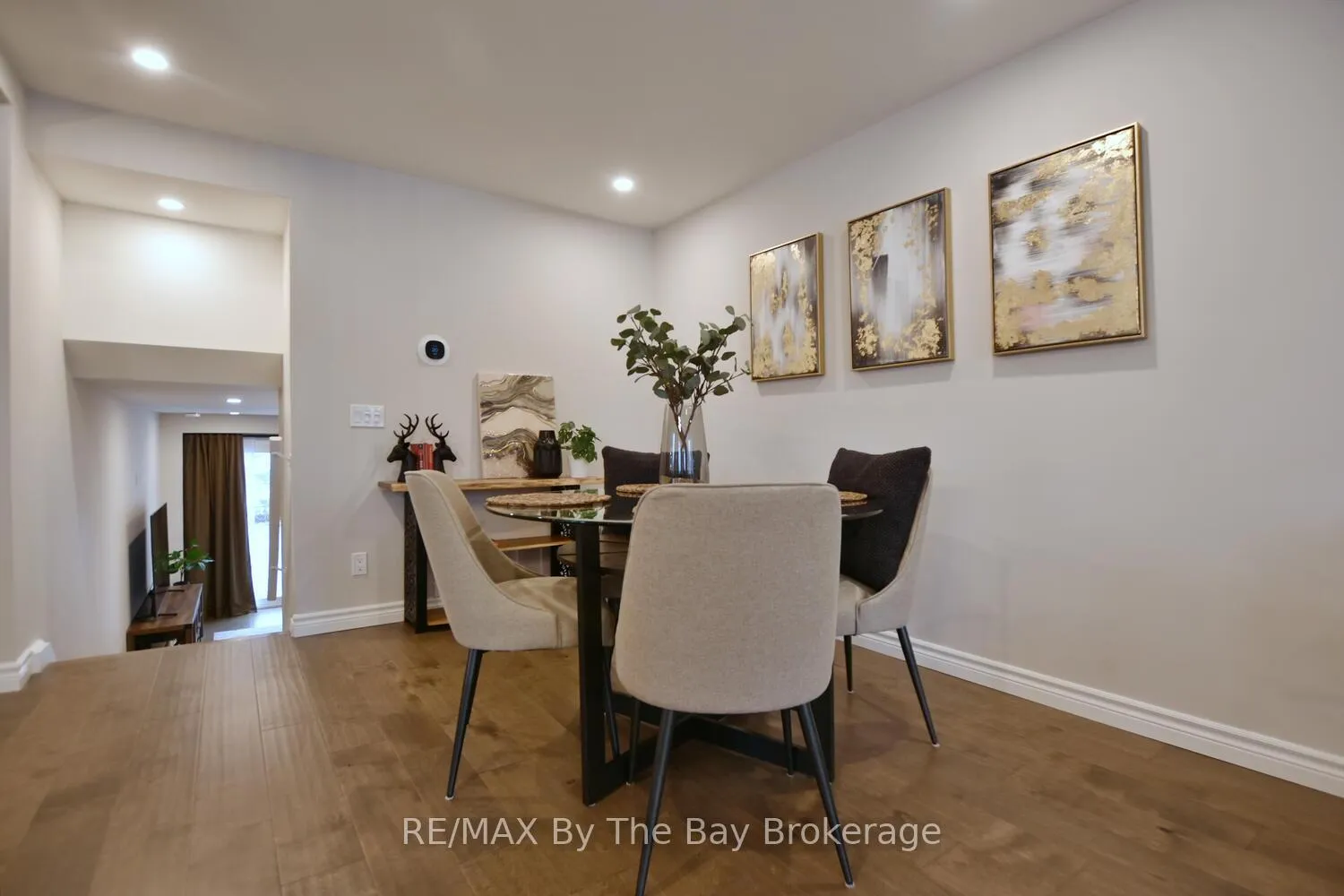 Photo 12 of 556 Spruce Street, Collingwood — HOMEH