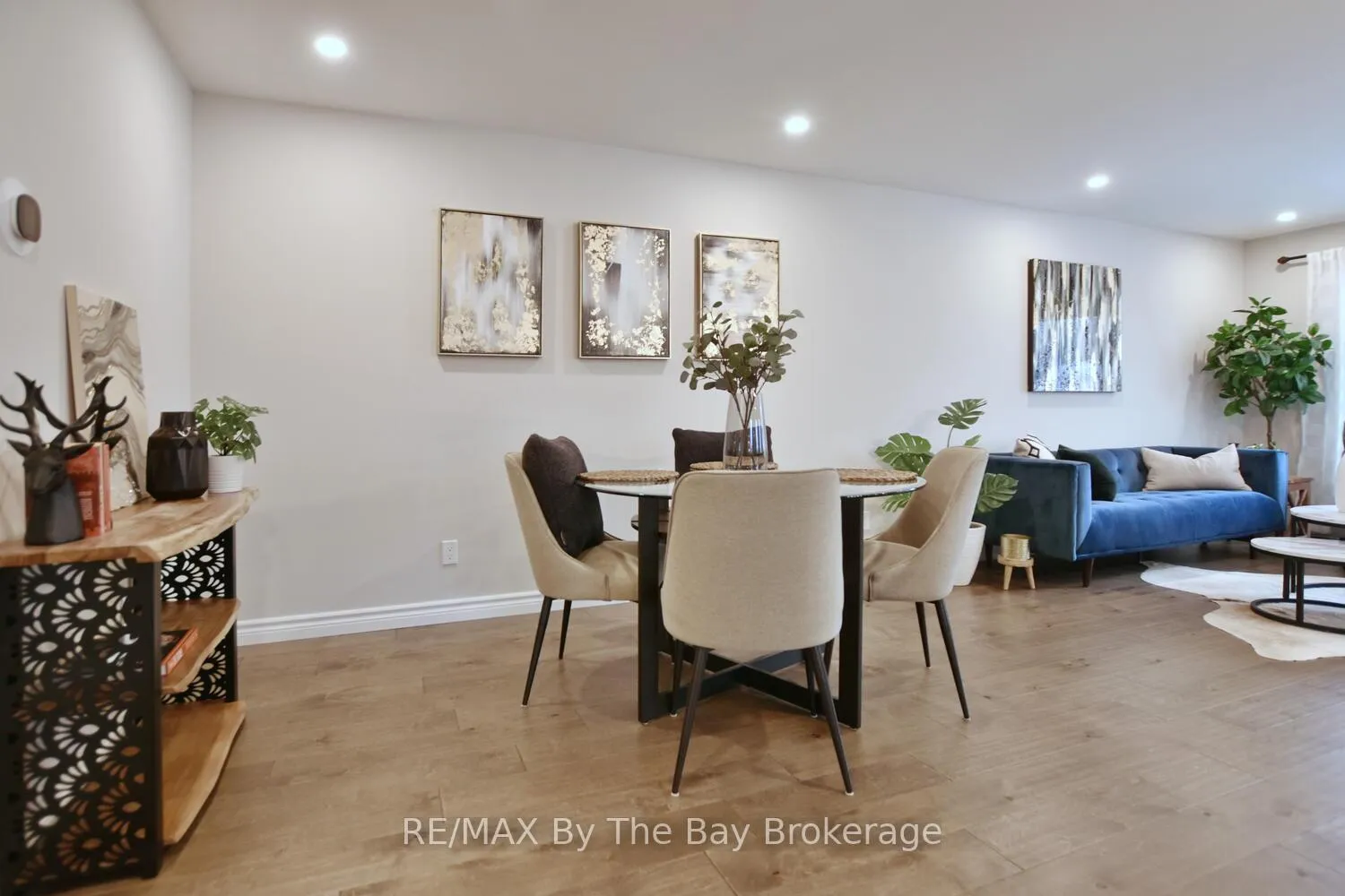 Photo 13 of 556 Spruce Street, Collingwood — HOMEH