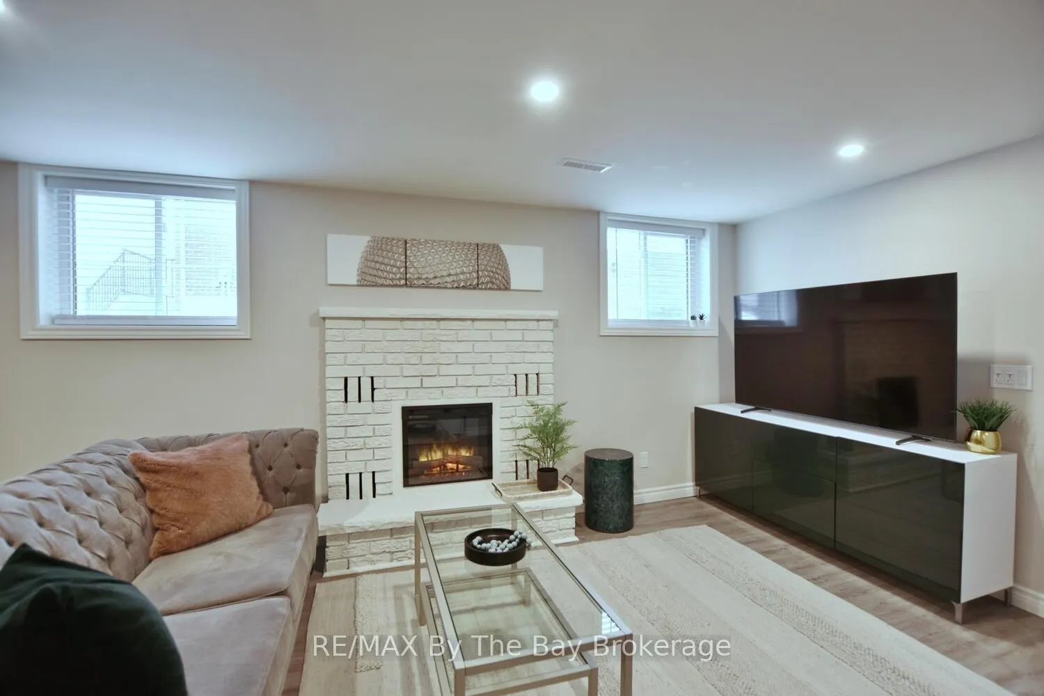 Photo 33 of 556 Spruce Street, Collingwood — HOMEH