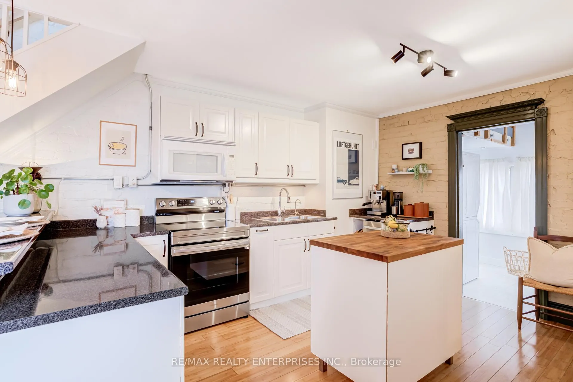 Photo 10 of 37 Kingston Road, Toronto, The Beaches — HOMEH
