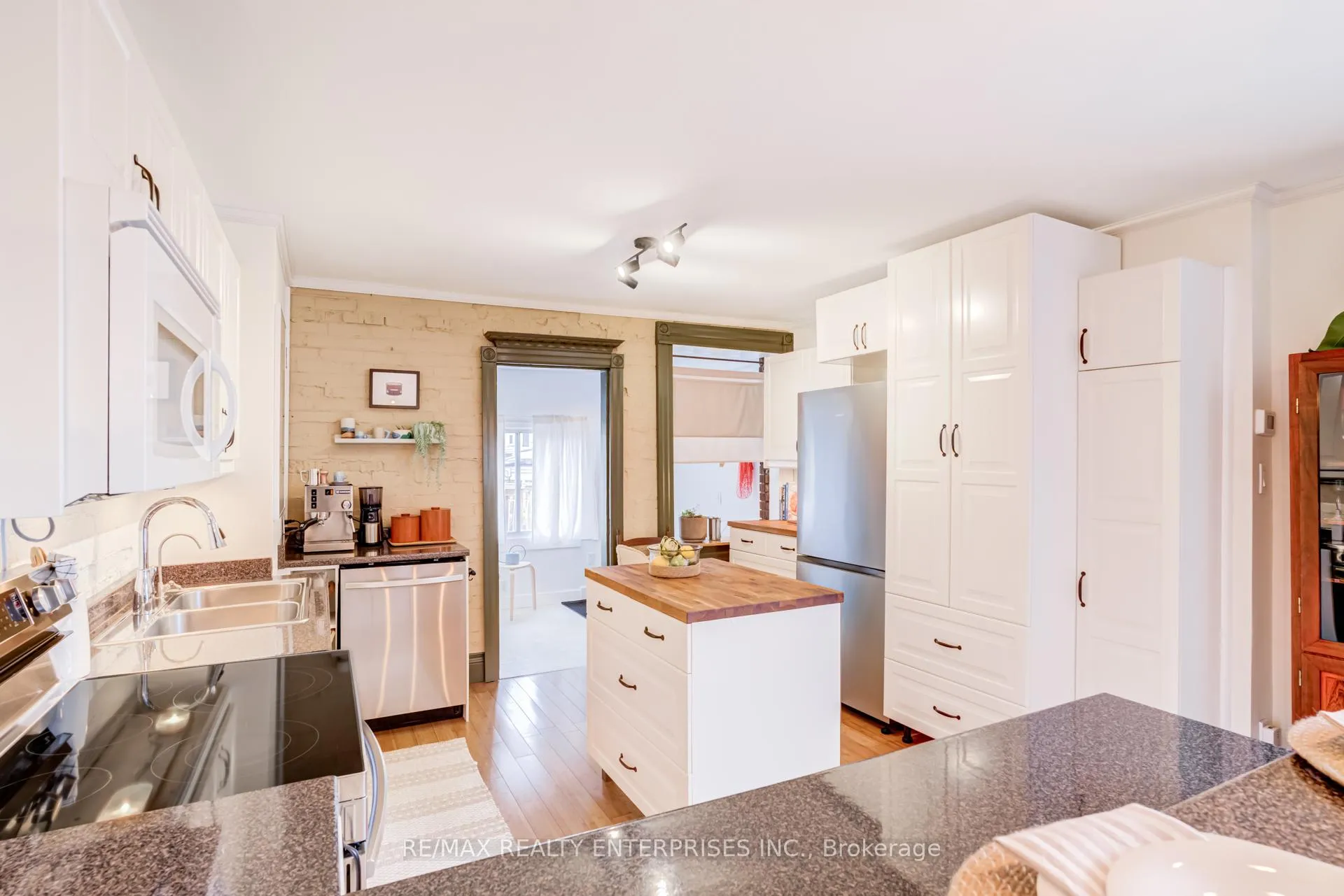 Photo 12 of 37 Kingston Road, Toronto, The Beaches — HOMEH