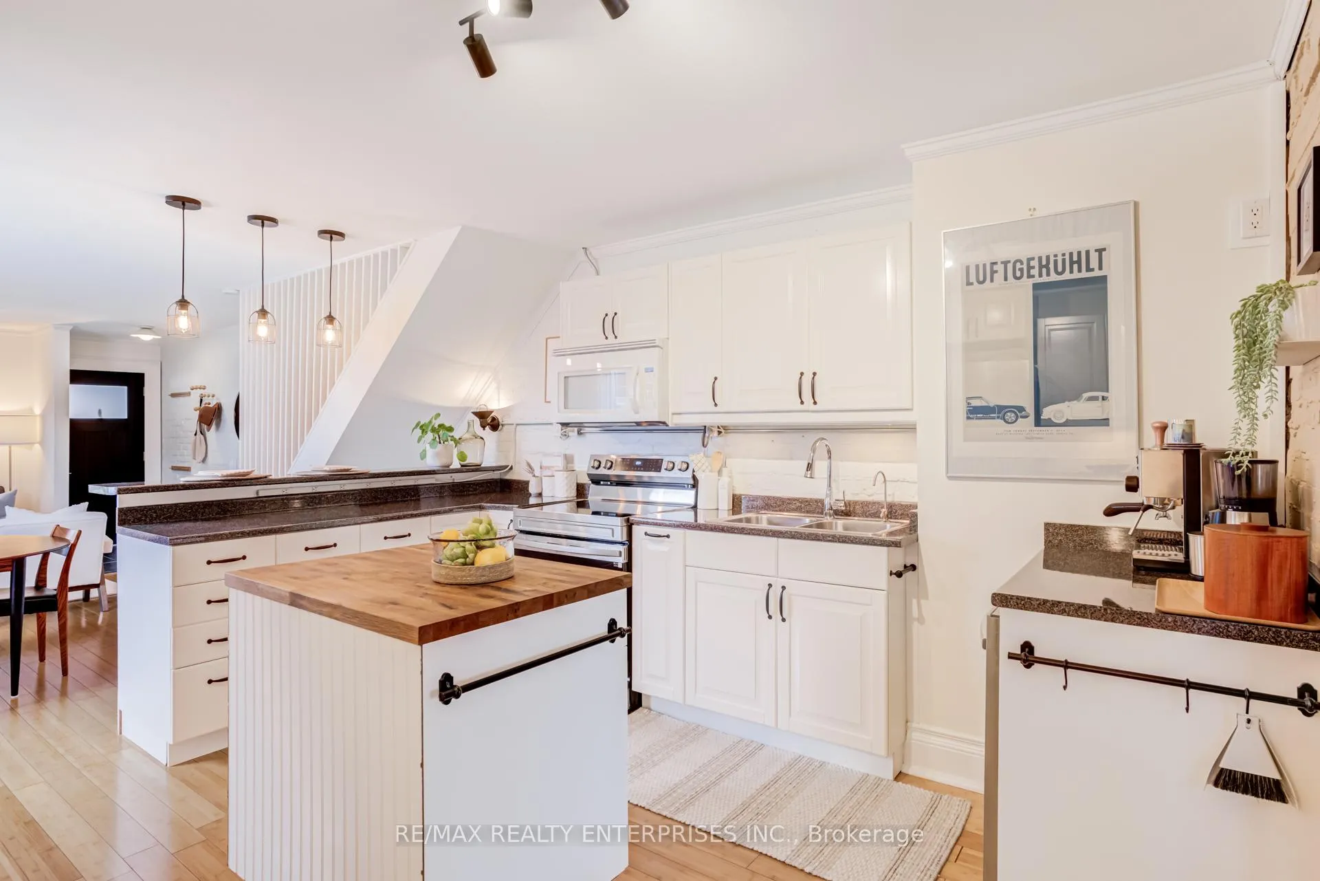 Photo 13 of 37 Kingston Road, Toronto, The Beaches — HOMEH