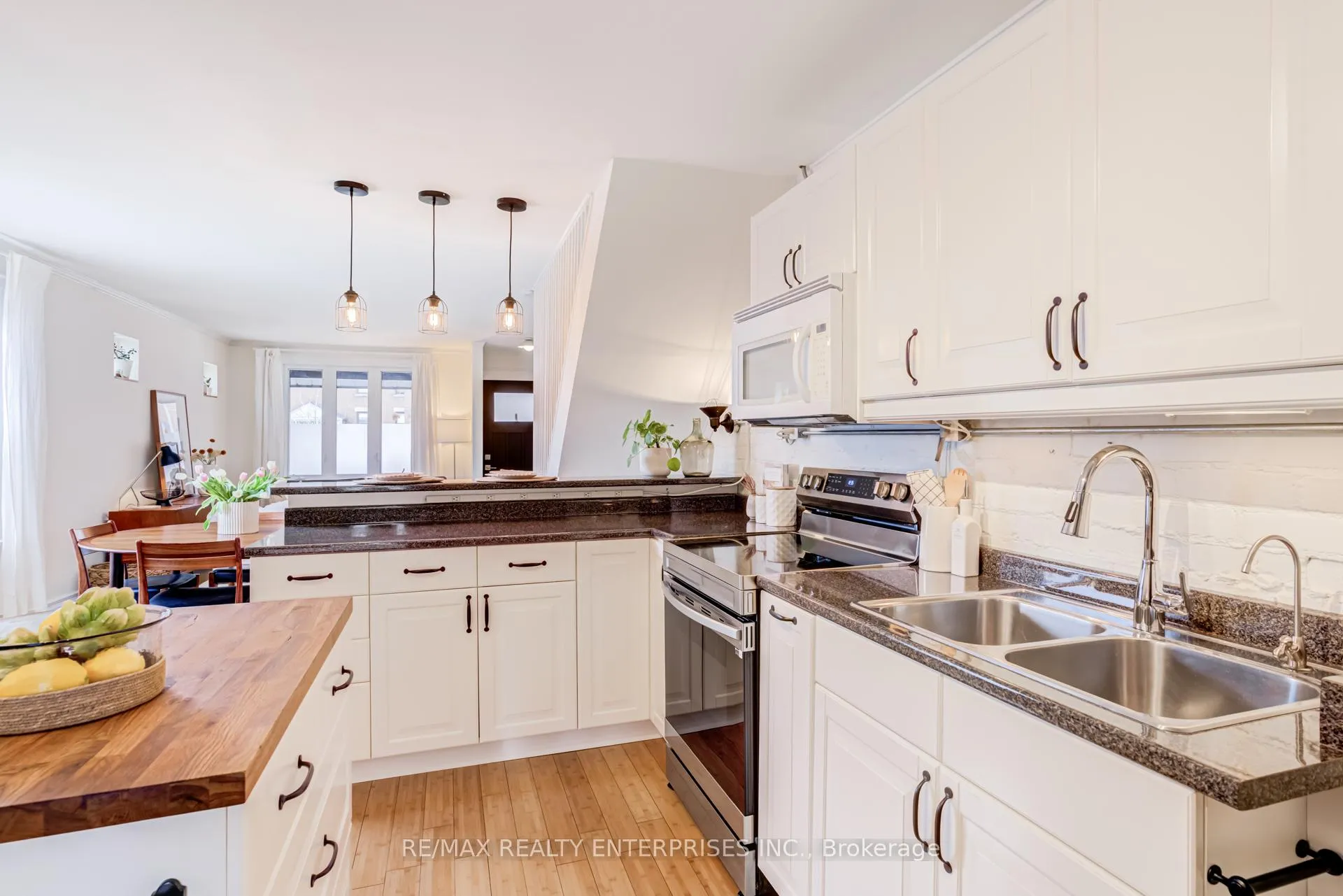 Photo 15 of 37 Kingston Road, Toronto, The Beaches — HOMEH