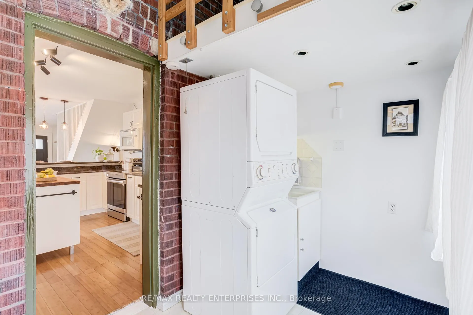 Photo 19 of 37 Kingston Road, Toronto, The Beaches — HOMEH